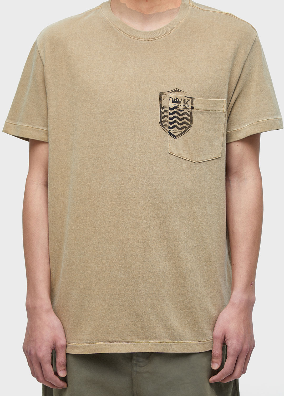 T-SHIRT BOLSO BRASÃO