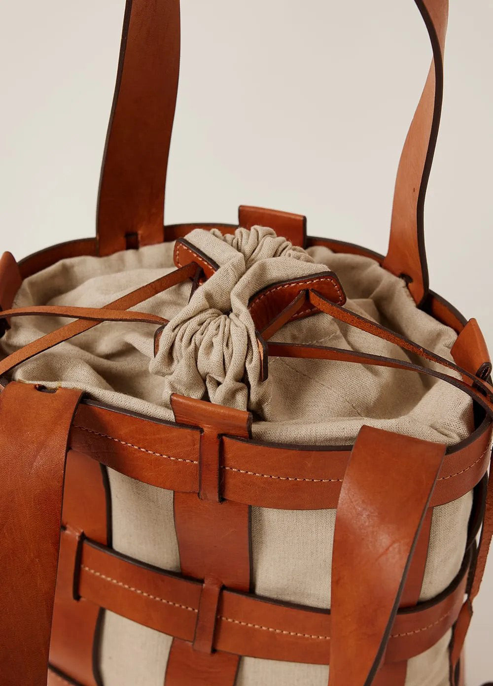 BOLSA VAZADA RECORTES