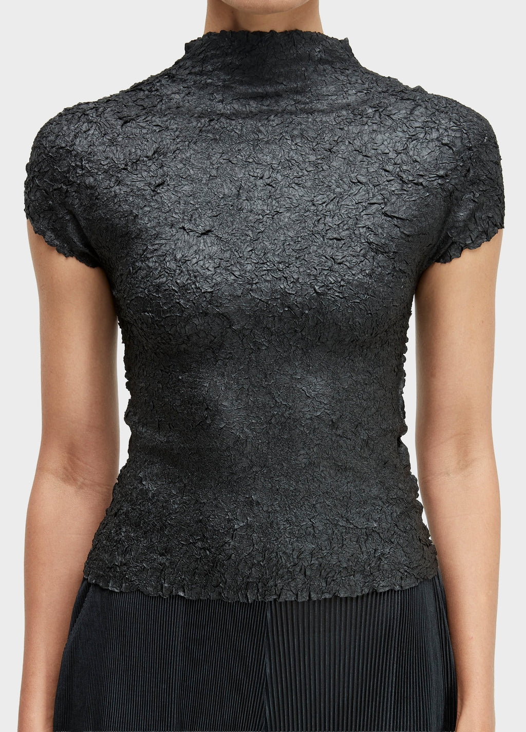 BLUSA MC GOLA PLISSADO CRUNCH PRETO