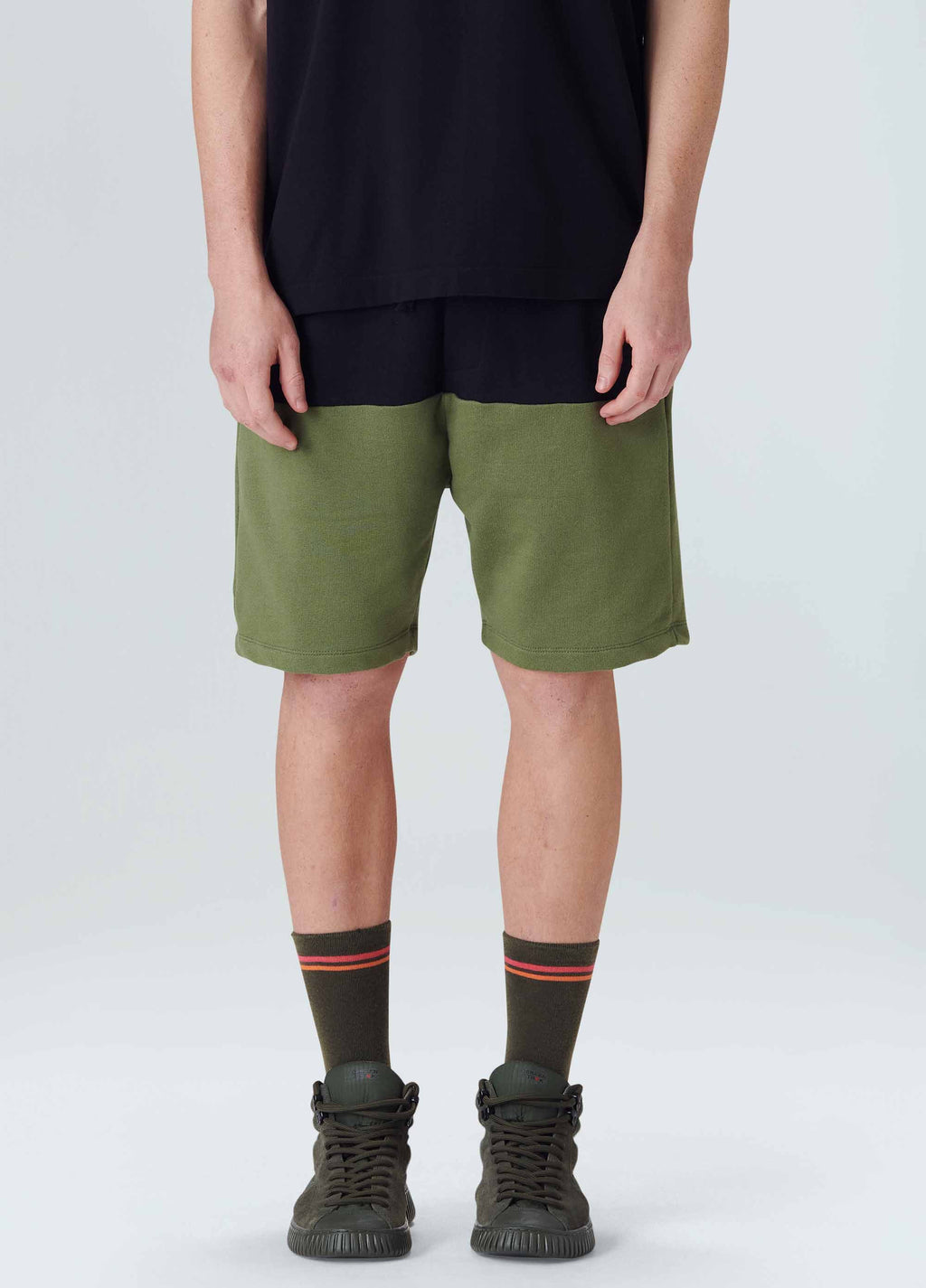 BERMUDA CASUAL MASC BICOLOR PRETO/VERDE PALMEIRA