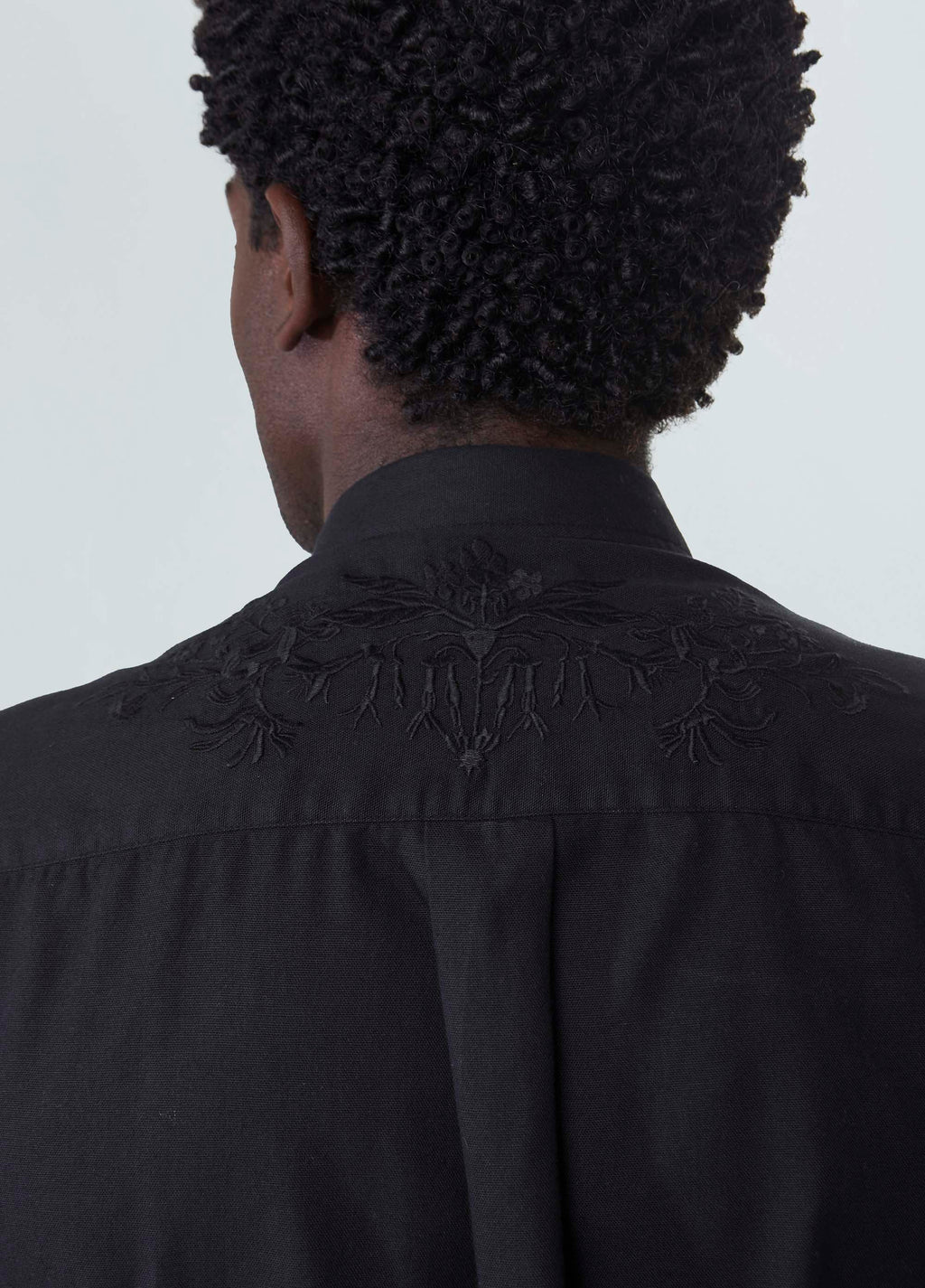 CAMISA BORDADO ARABESCO ML PRETO