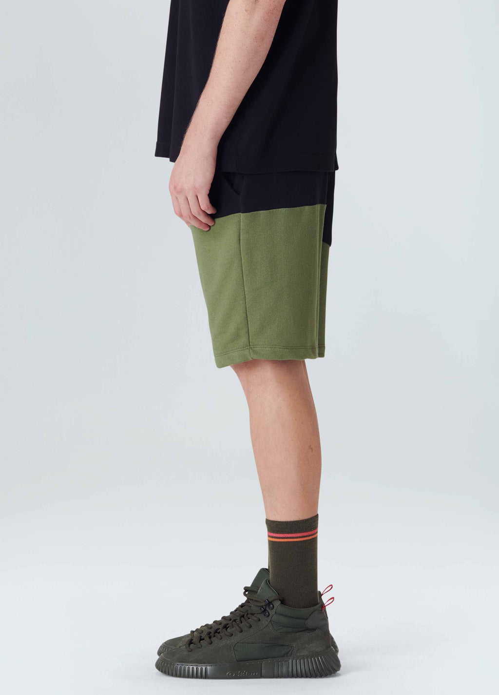 BERMUDA CASUAL MASC BICOLOR PRETO/VERDE PALMEIRA
