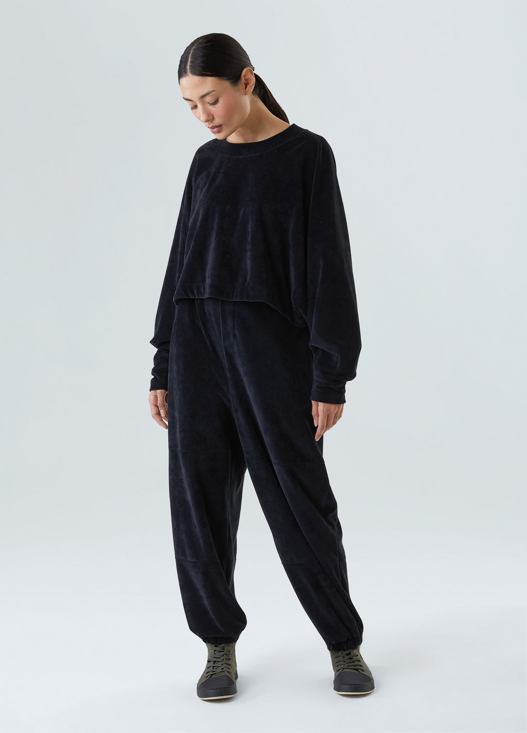 CASACO CROPPED PLUSH PRETO