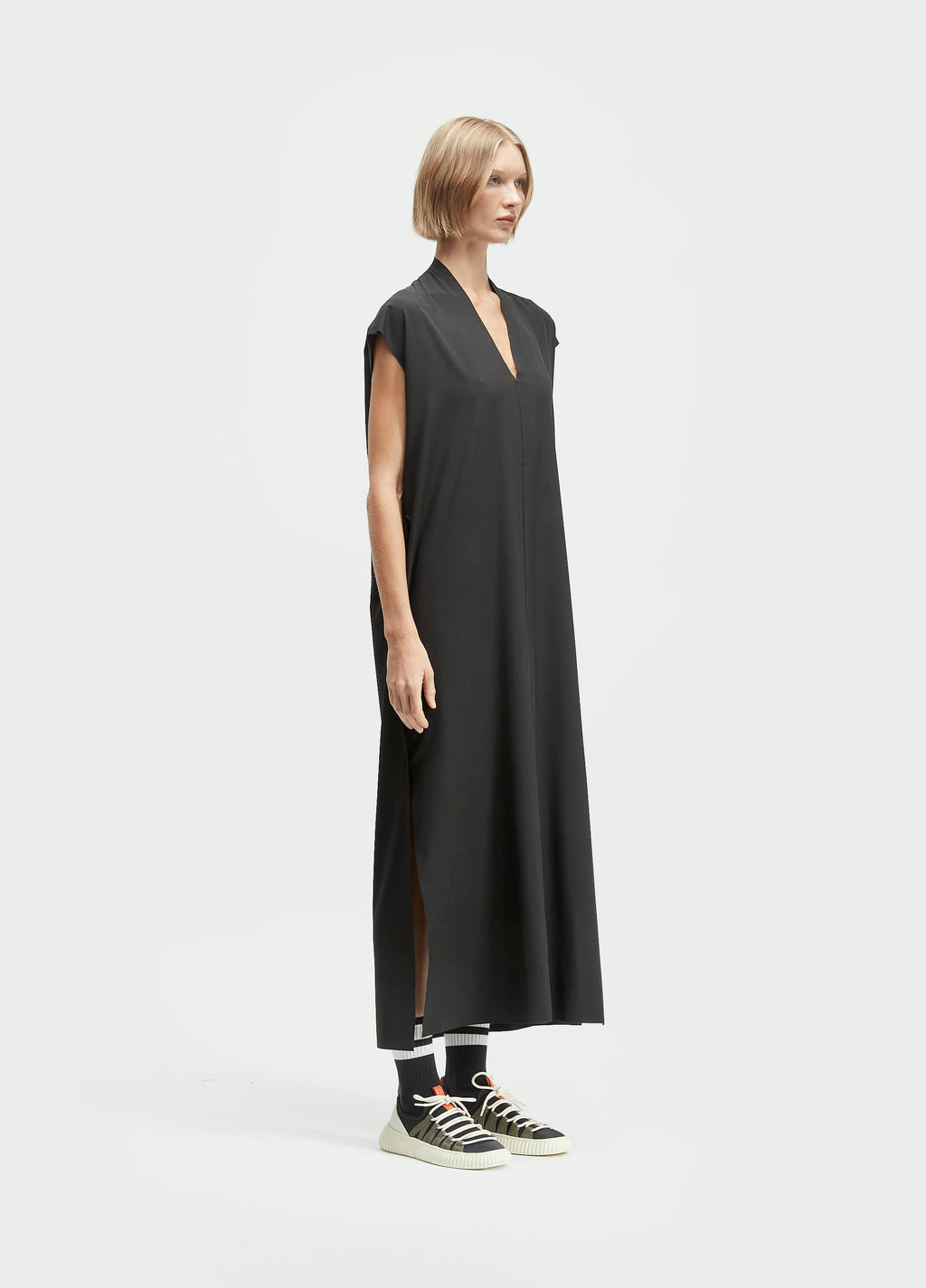 VESTIDO SLEEVELESS V SUPERLIGHT