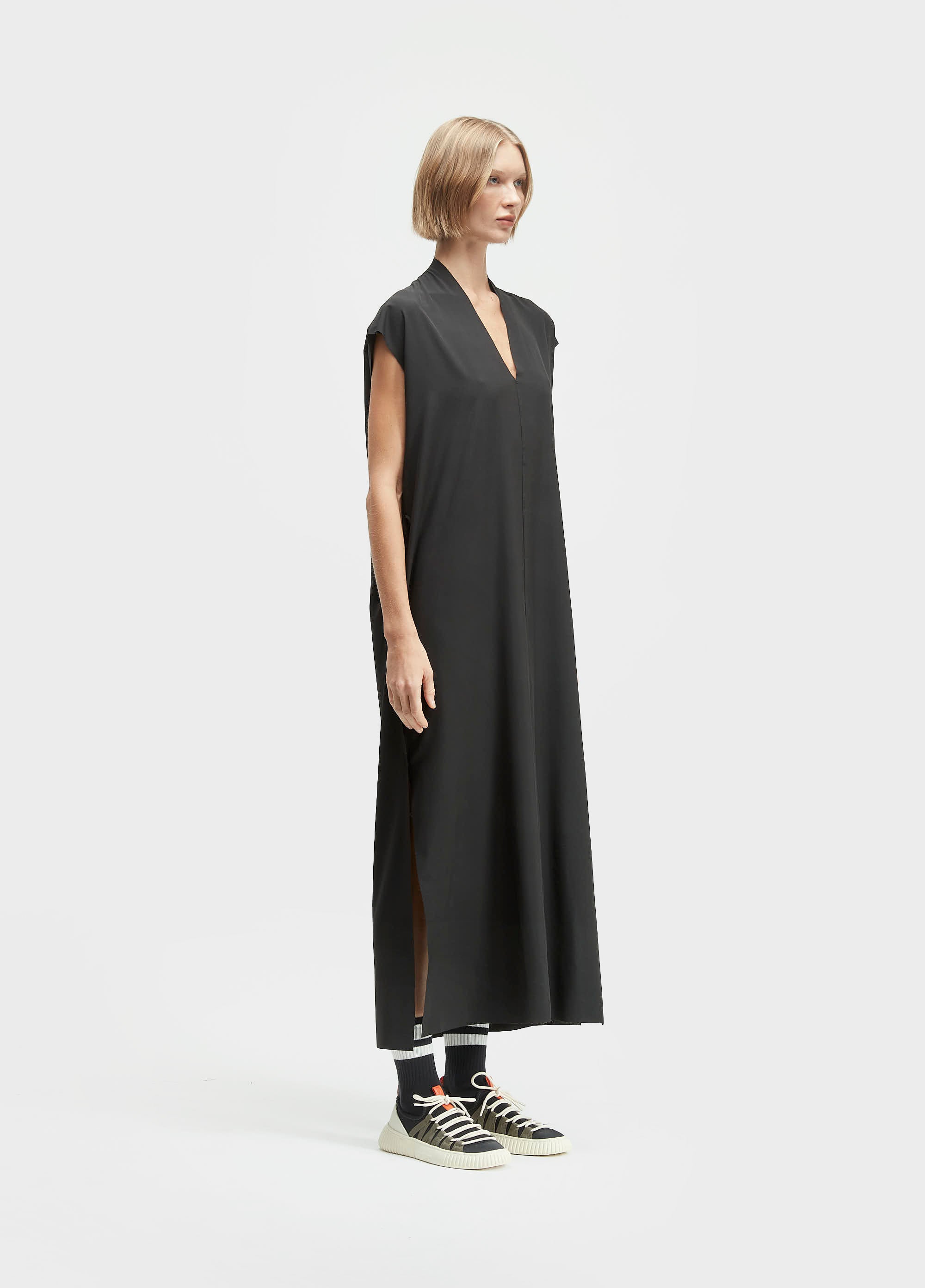 VESTIDO SLEEVELESS V SUPERLIGHT