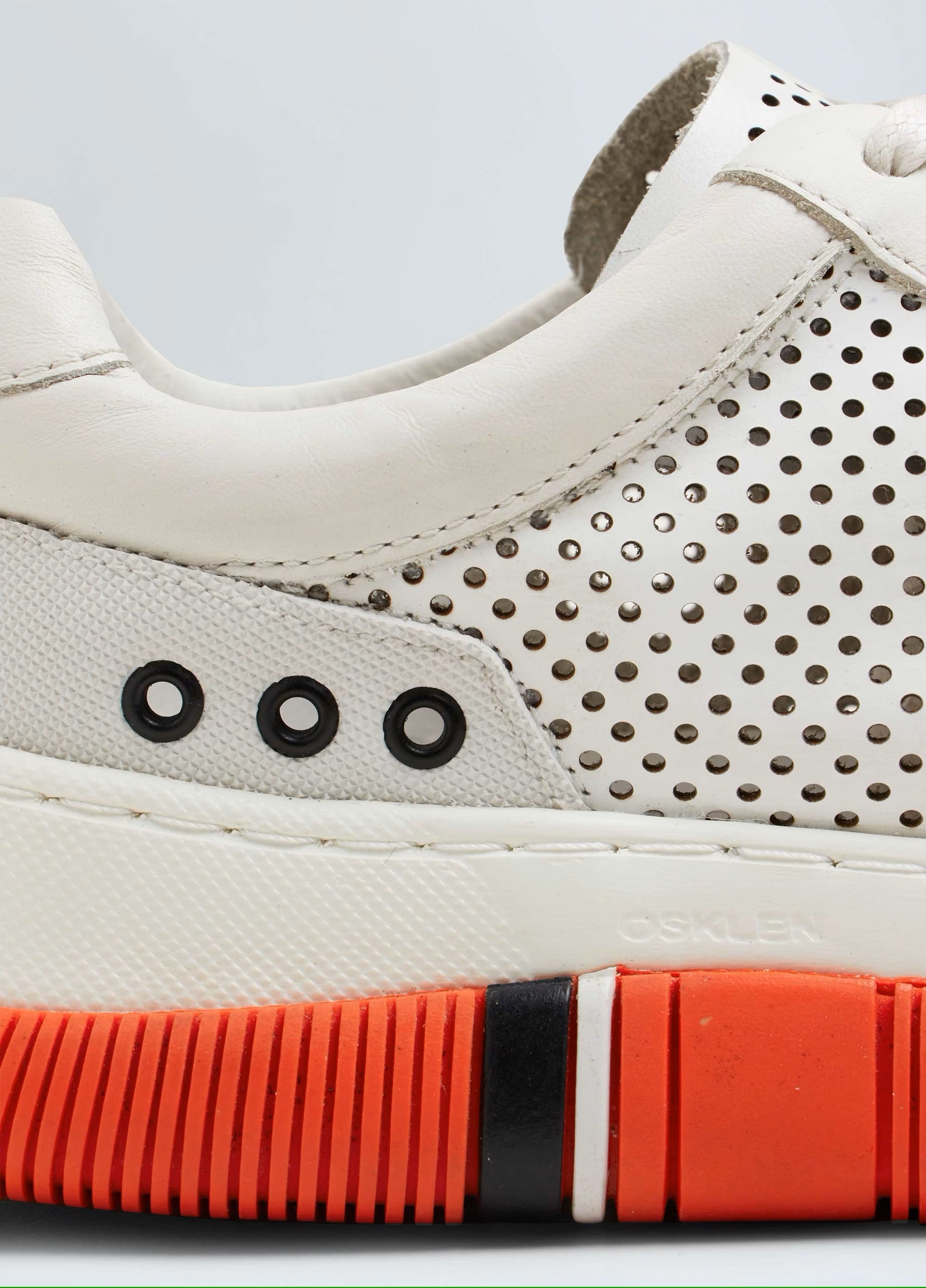 TENIS HYBRID LACES MICROFUROS BRANCO/LARANJA
