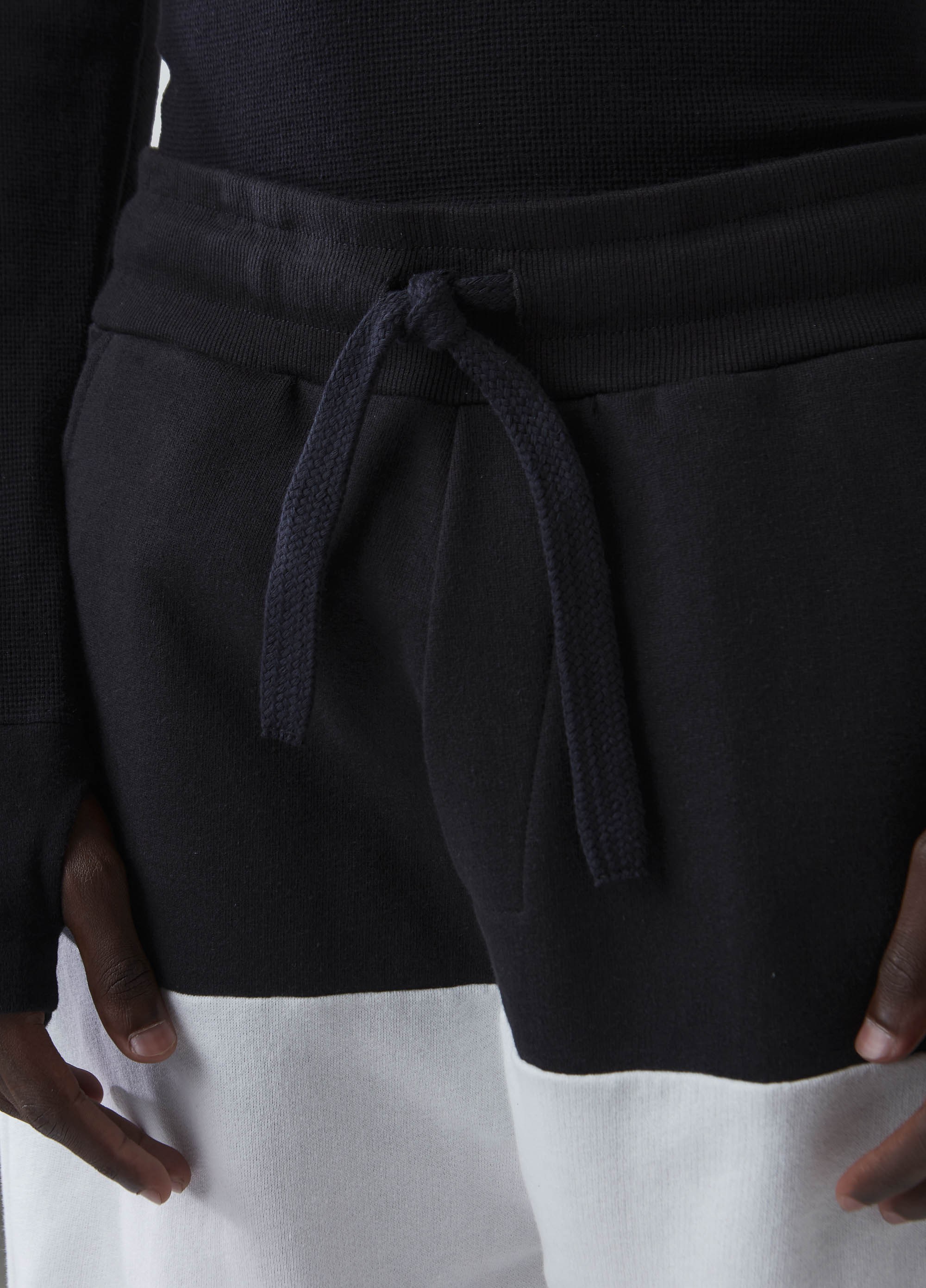BERMUDA CASUAL MASC BICOLOR PRETO/OFF-WHITE