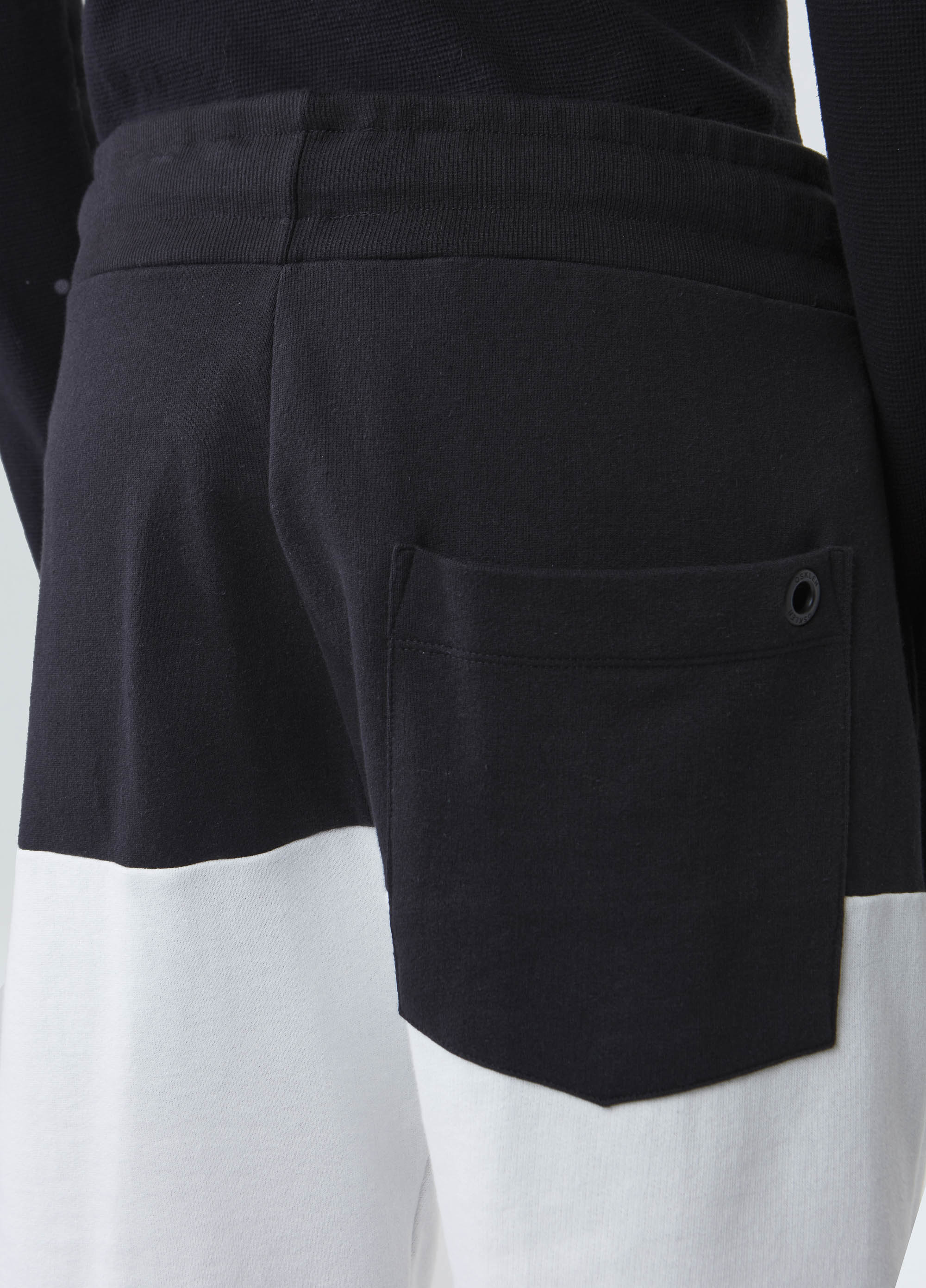 BERMUDA CASUAL MASC BICOLOR PRETO/OFF-WHITE