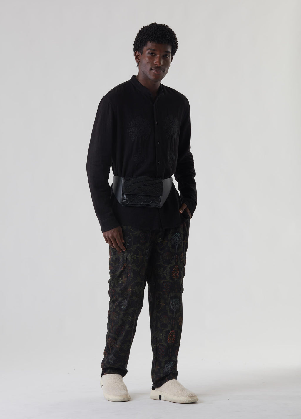 CAMISA ML COLARLESS BORDADO PRETO