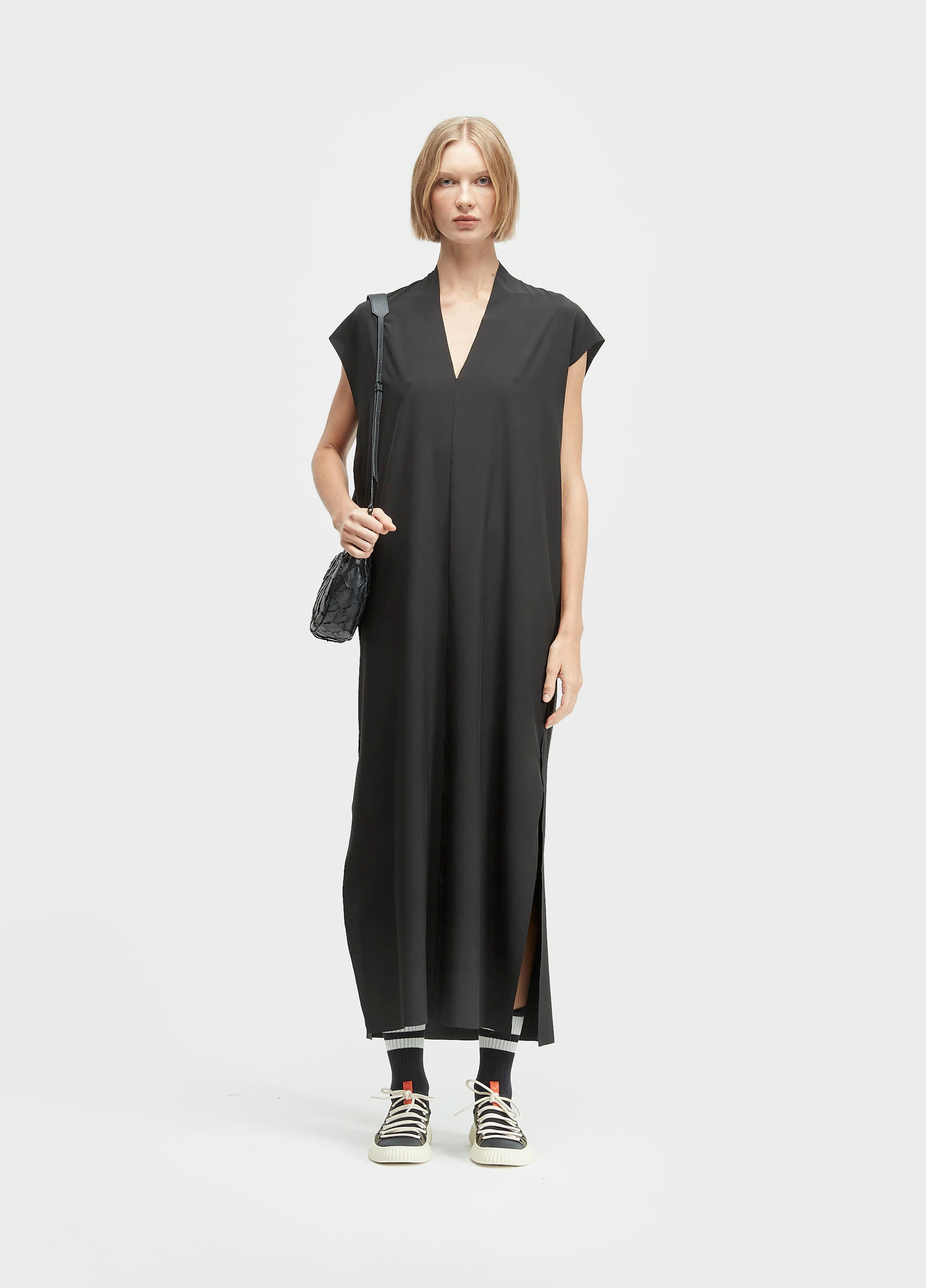 VESTIDO SLEEVELESS V SUPERLIGHT
