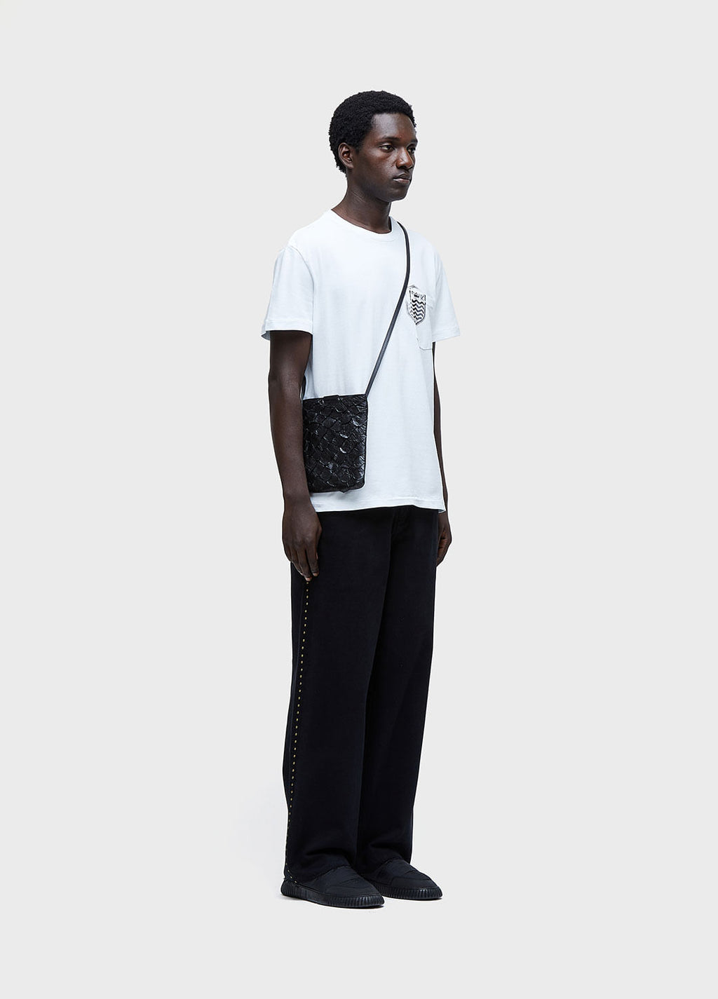 T-SHIRT BOLSO BRASÃO MC