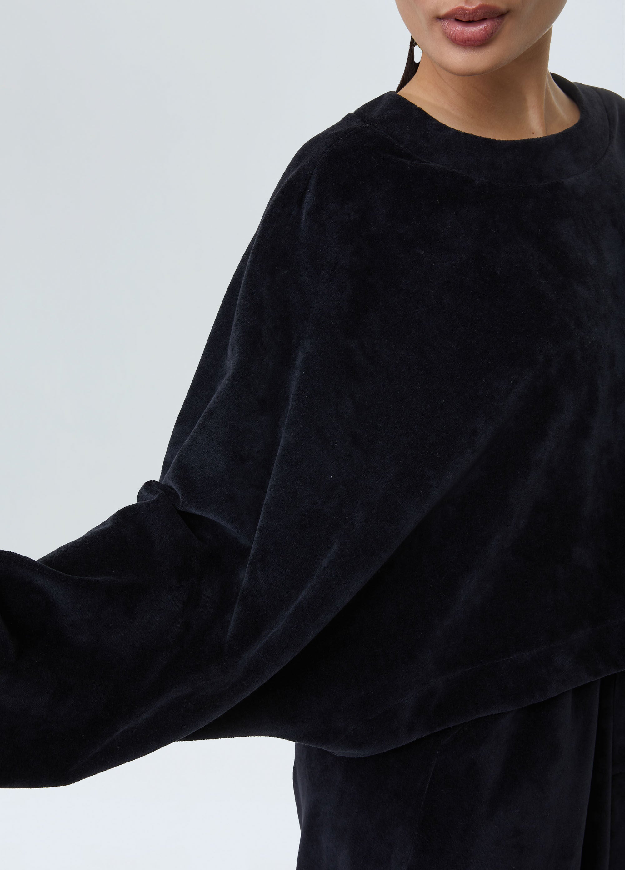 CASACO CROPPED PLUSH PRETO