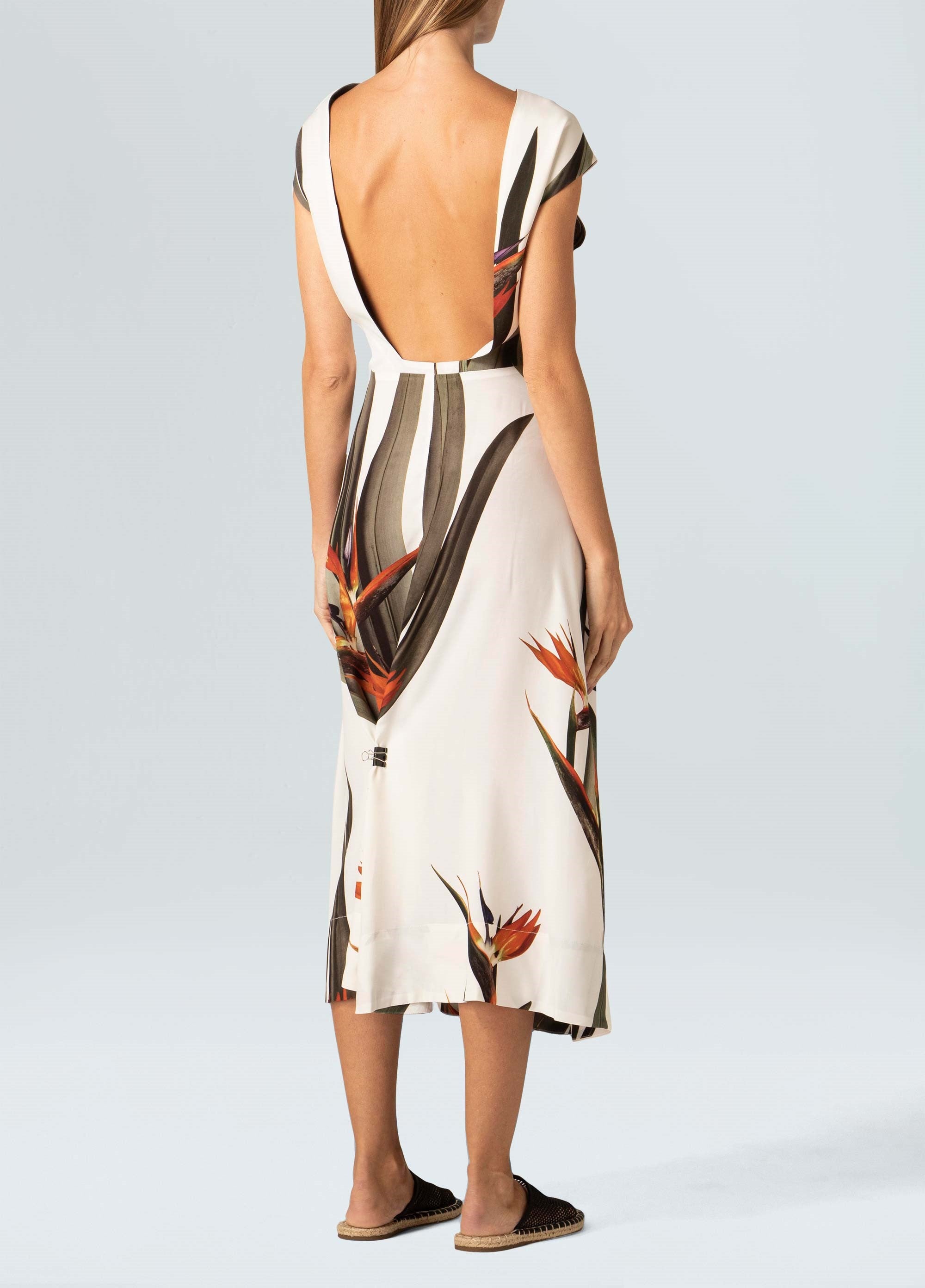 VESTIDO SLEEVELESS DECOTE STRELITZA