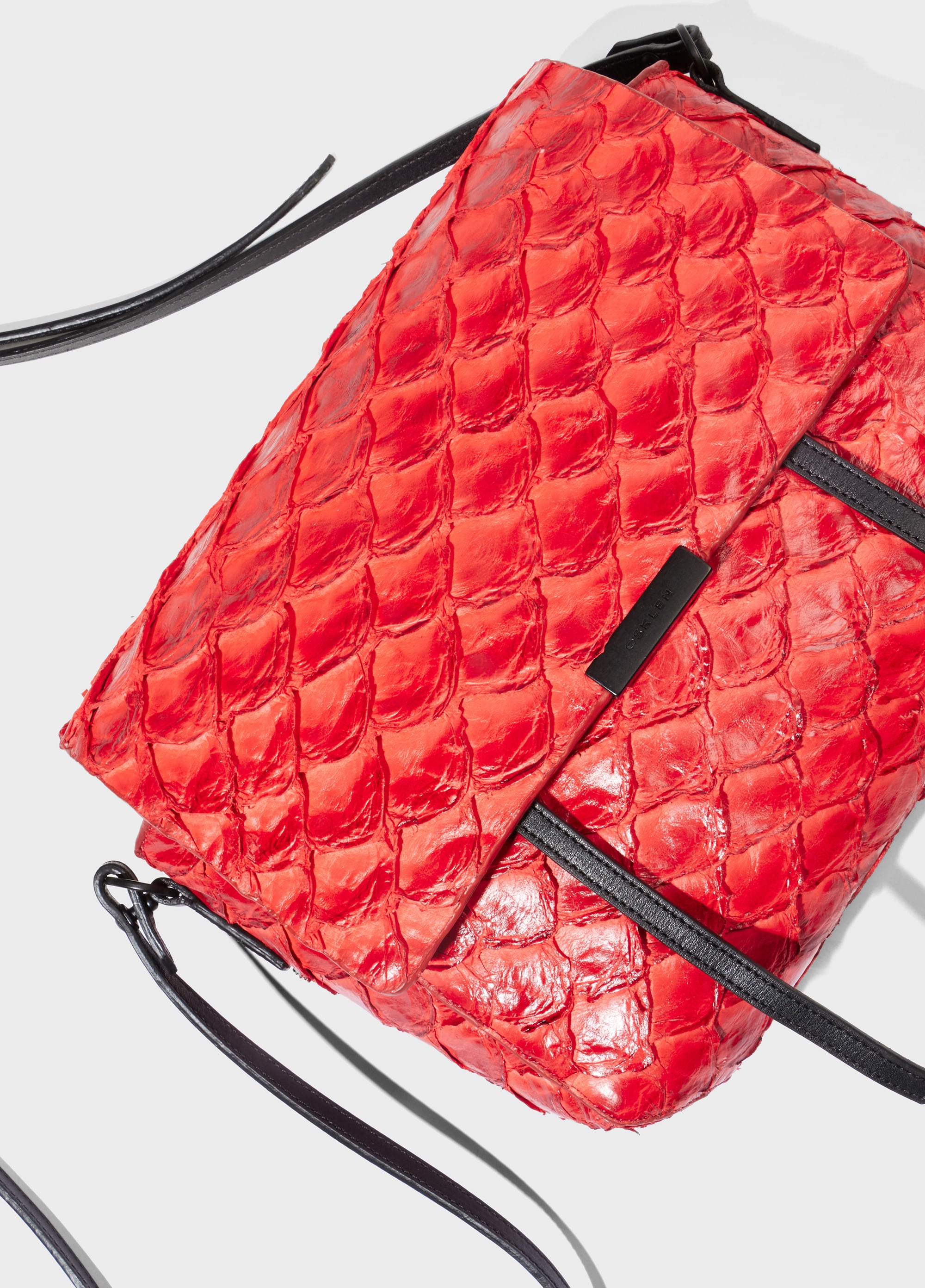 PIRARUCU FLAP SHOULDER BAG VERMELHO URUCUM/PRETO