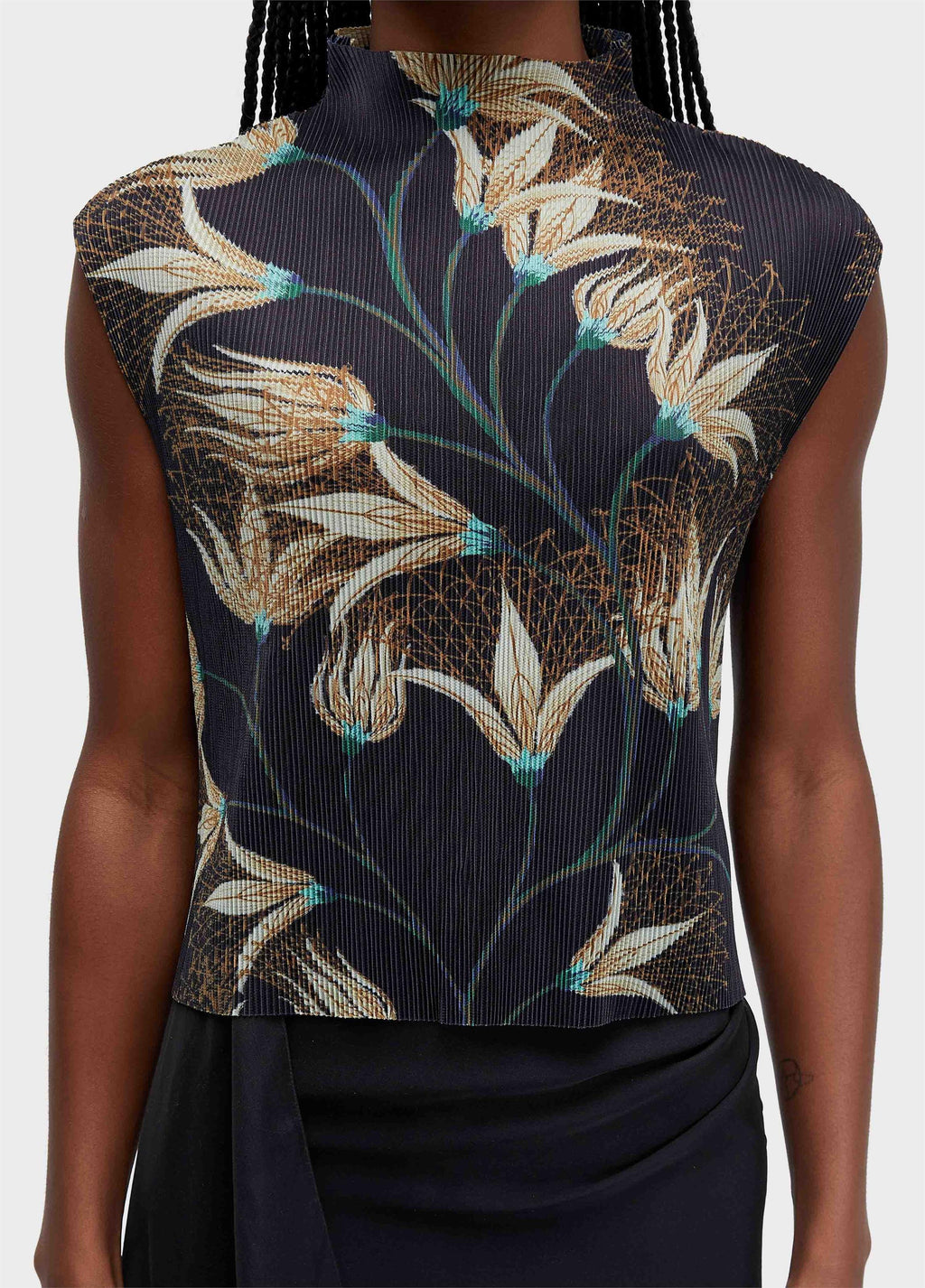 BLUSA SLEEVELESS PLISSÊ FLORAL TRAMA