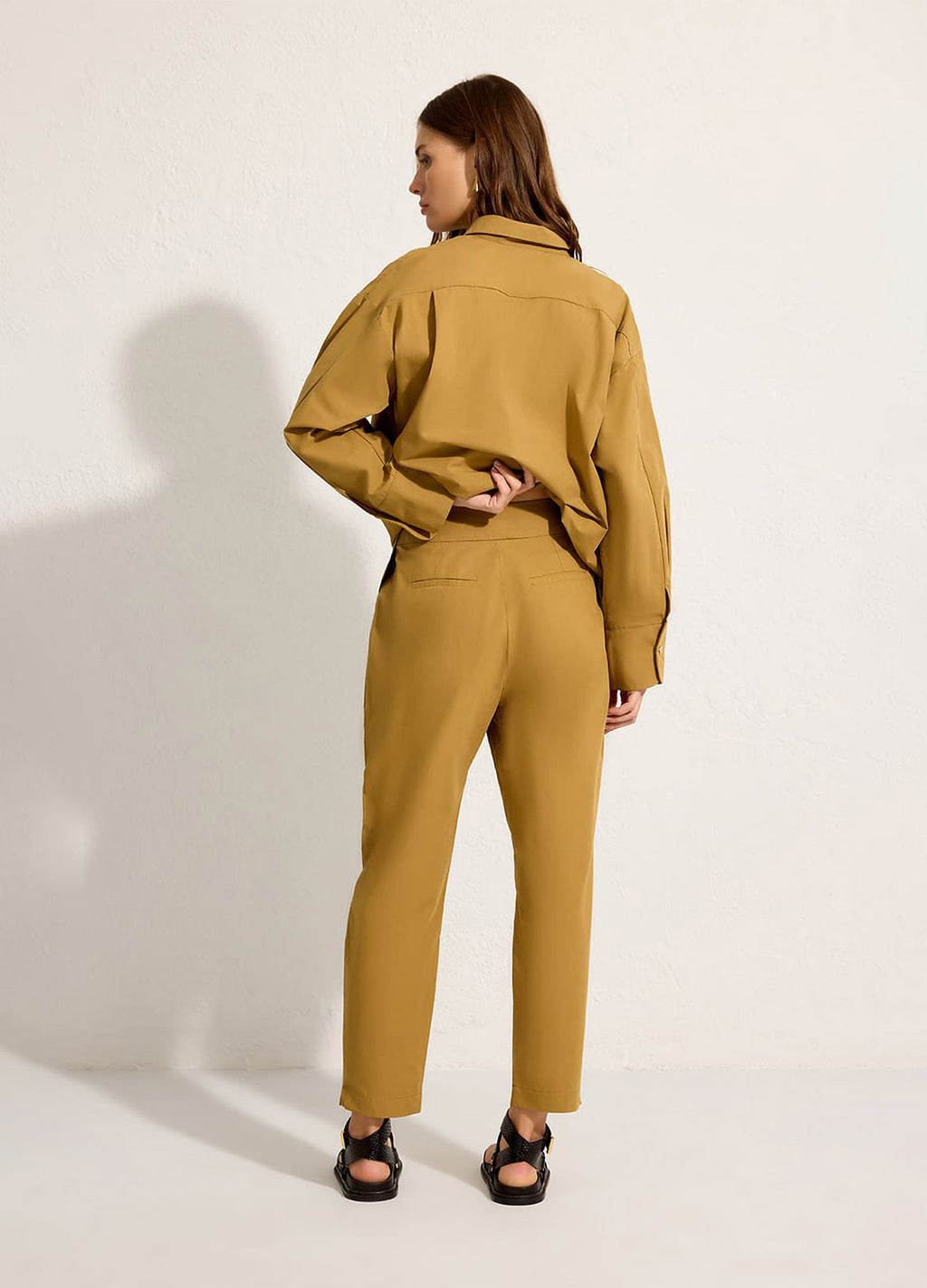 CALÇA ALFAIATARIA CÓS LARGO BEGE SEMENTE