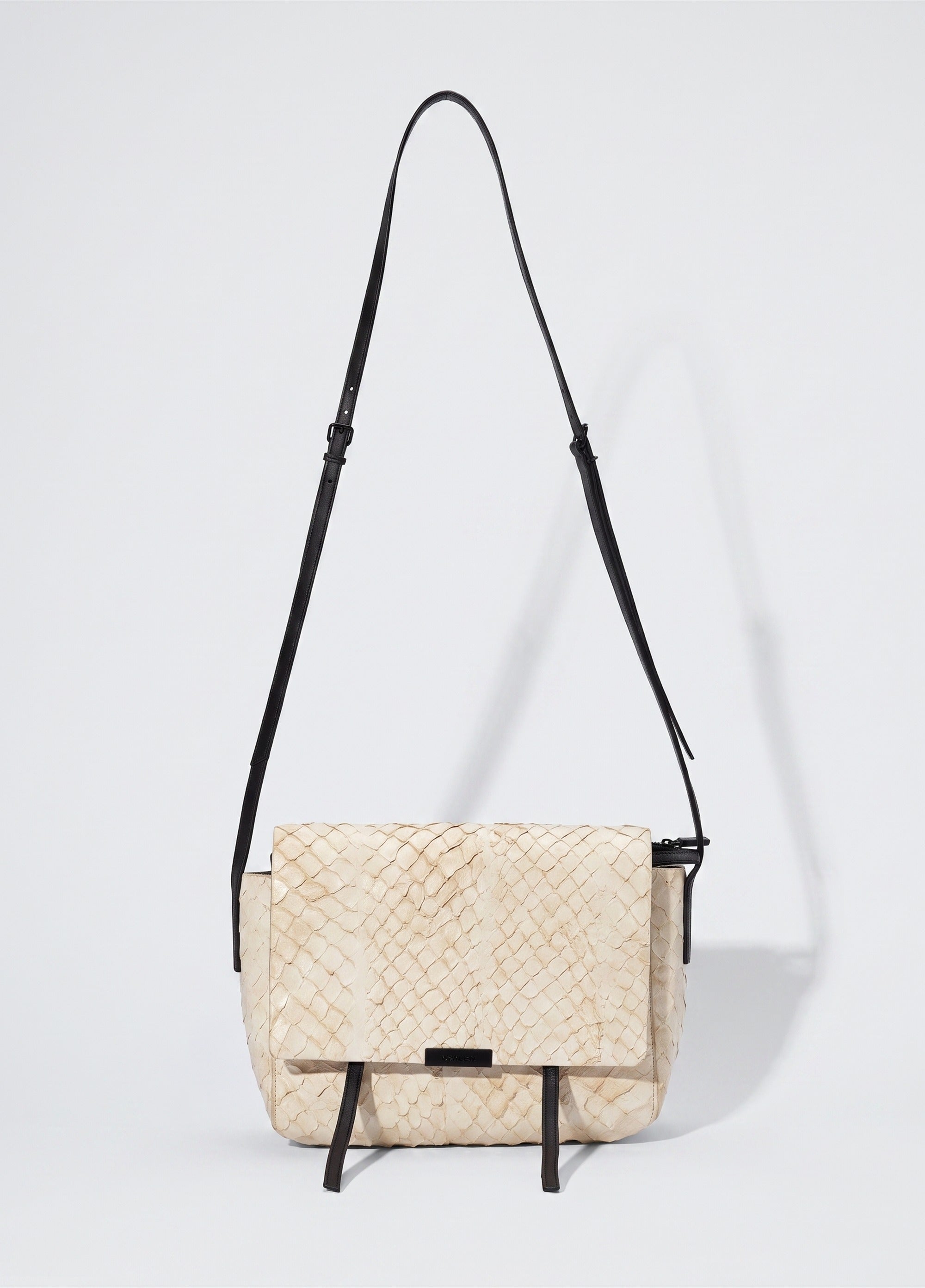 PIRARUCU FLAP SHOULDER BAG OFF-WHITE/PRETO