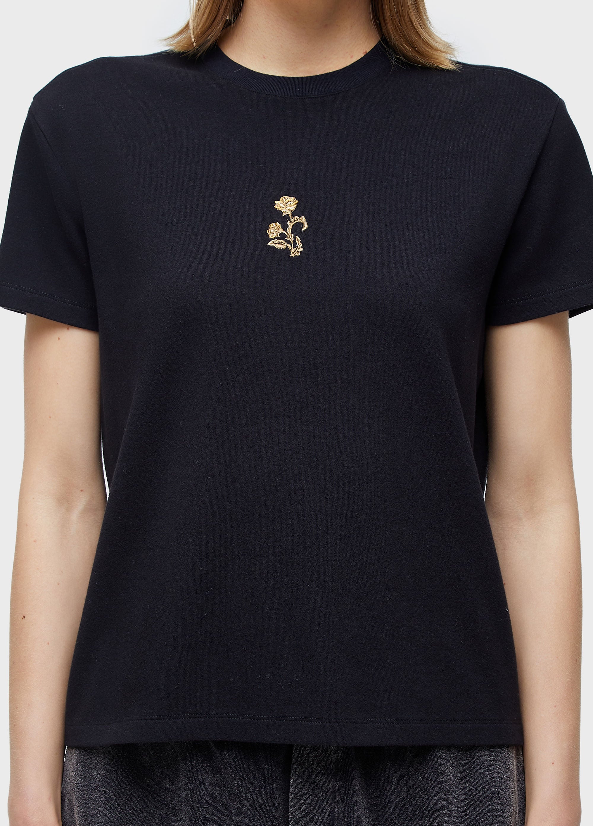 T-SHIRT BORDADO TINY ROSE