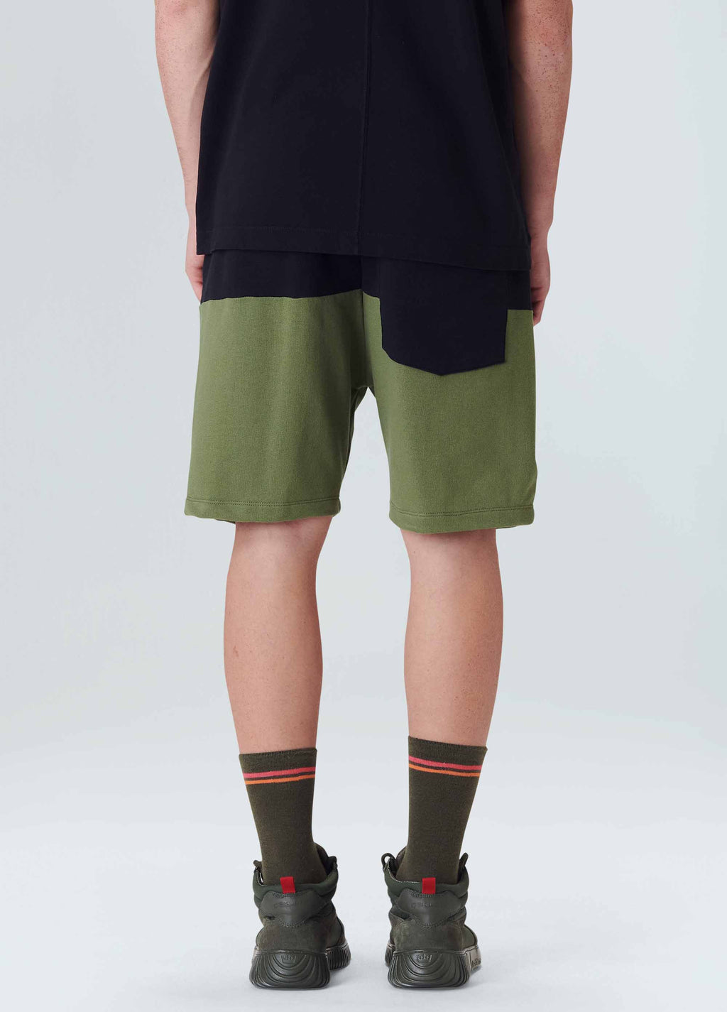 BERMUDA CASUAL MASC BICOLOR PRETO/VERDE PALMEIRA