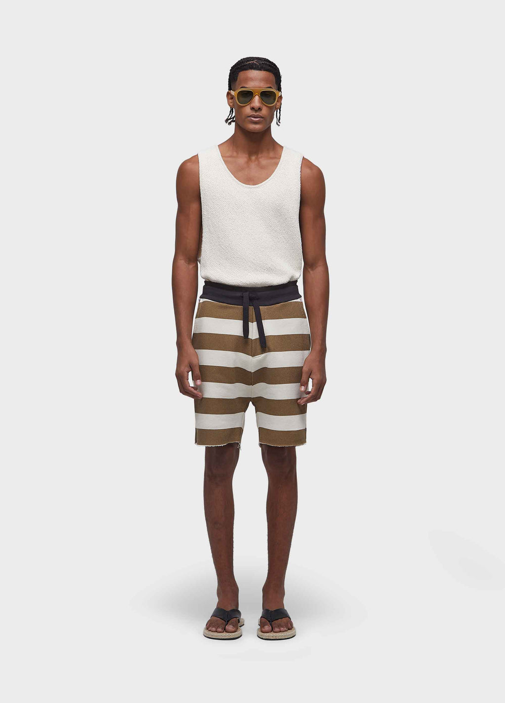 BERMUDA CASUAL MASC LISTRADA MOLETOM OFF-WHITE/PALHA