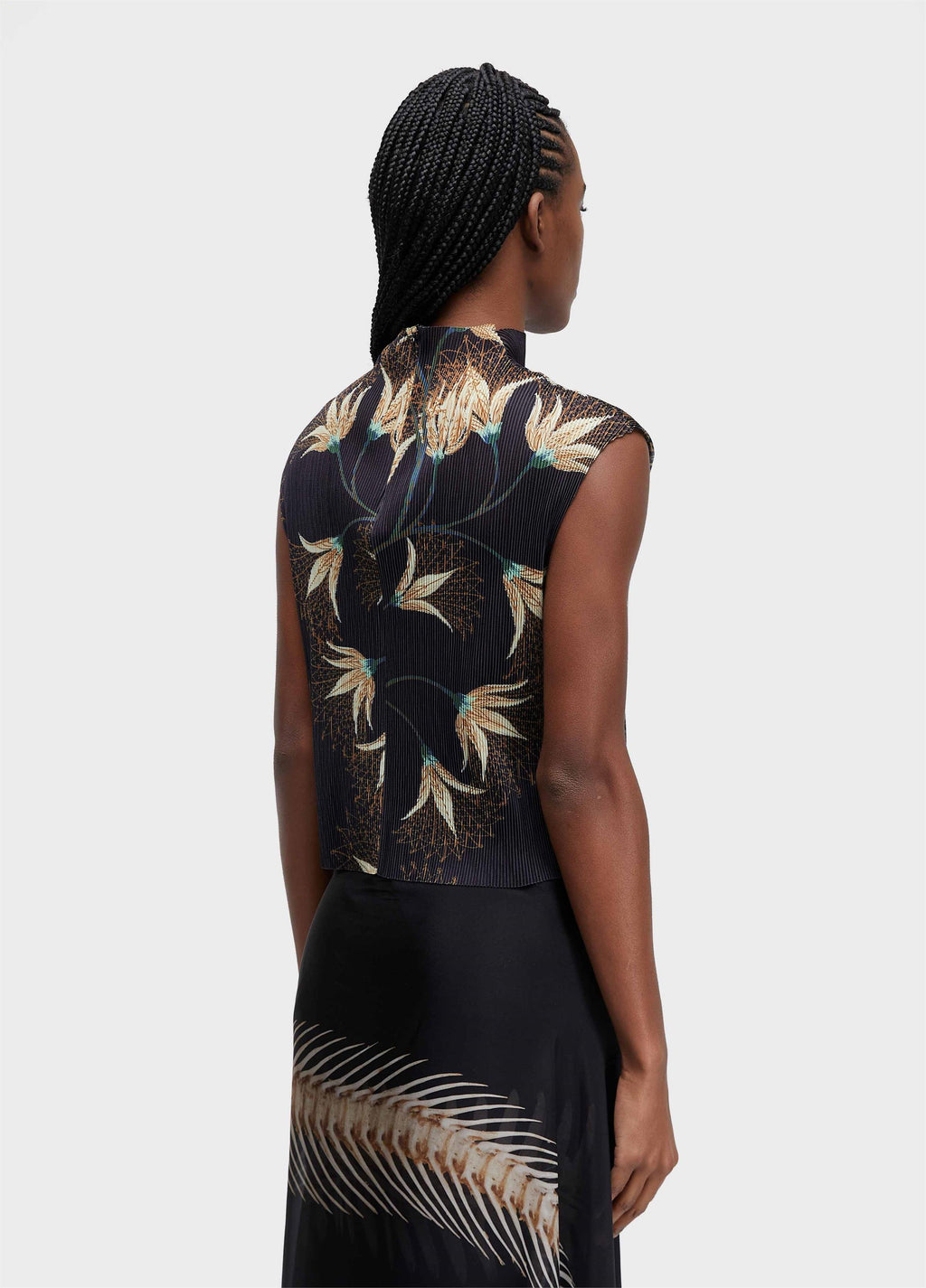 BLUSA SLEEVELESS PLISSÊ FLORAL TRAMA