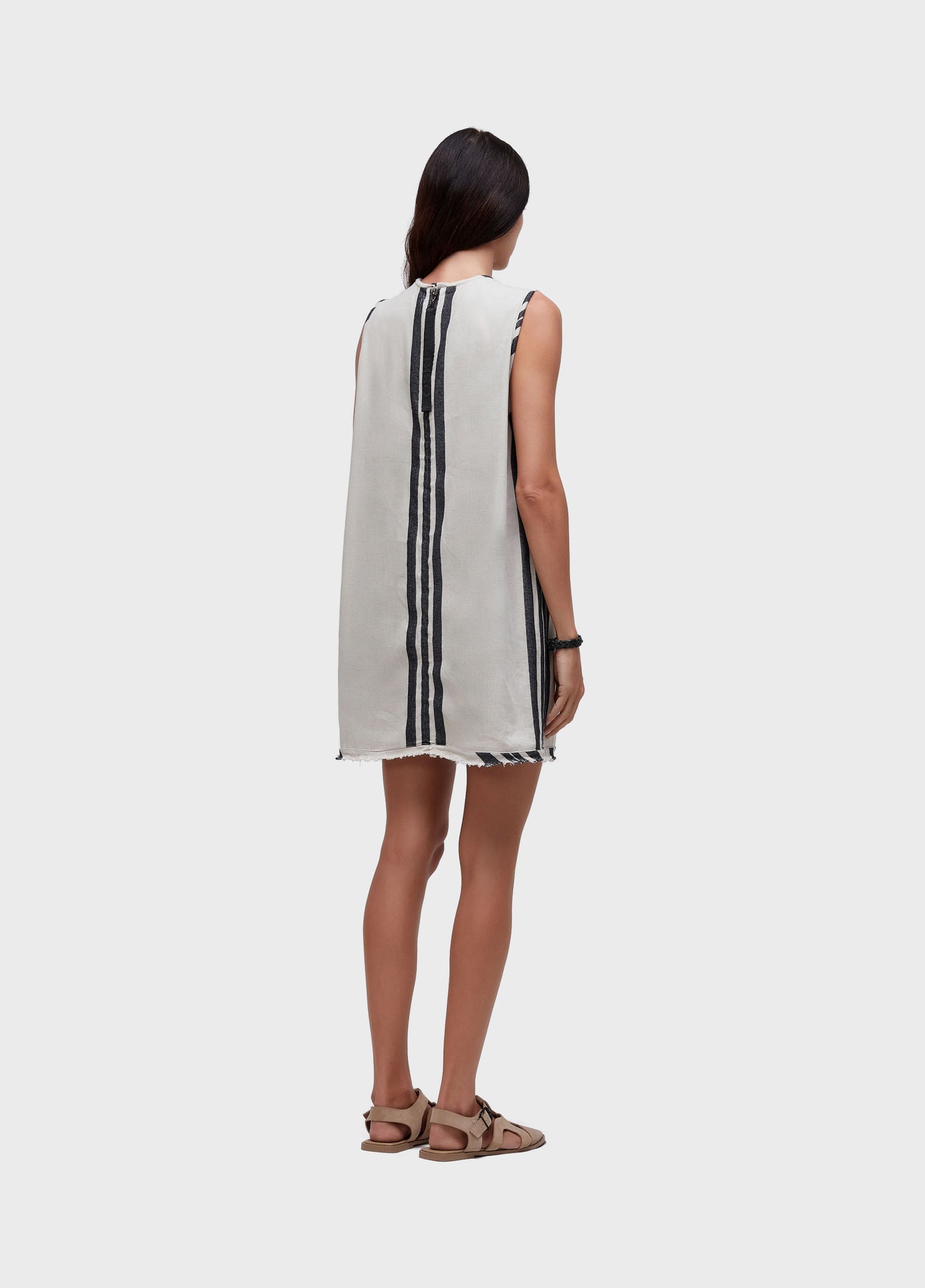 VESTIDO CURTO PRANCHAO