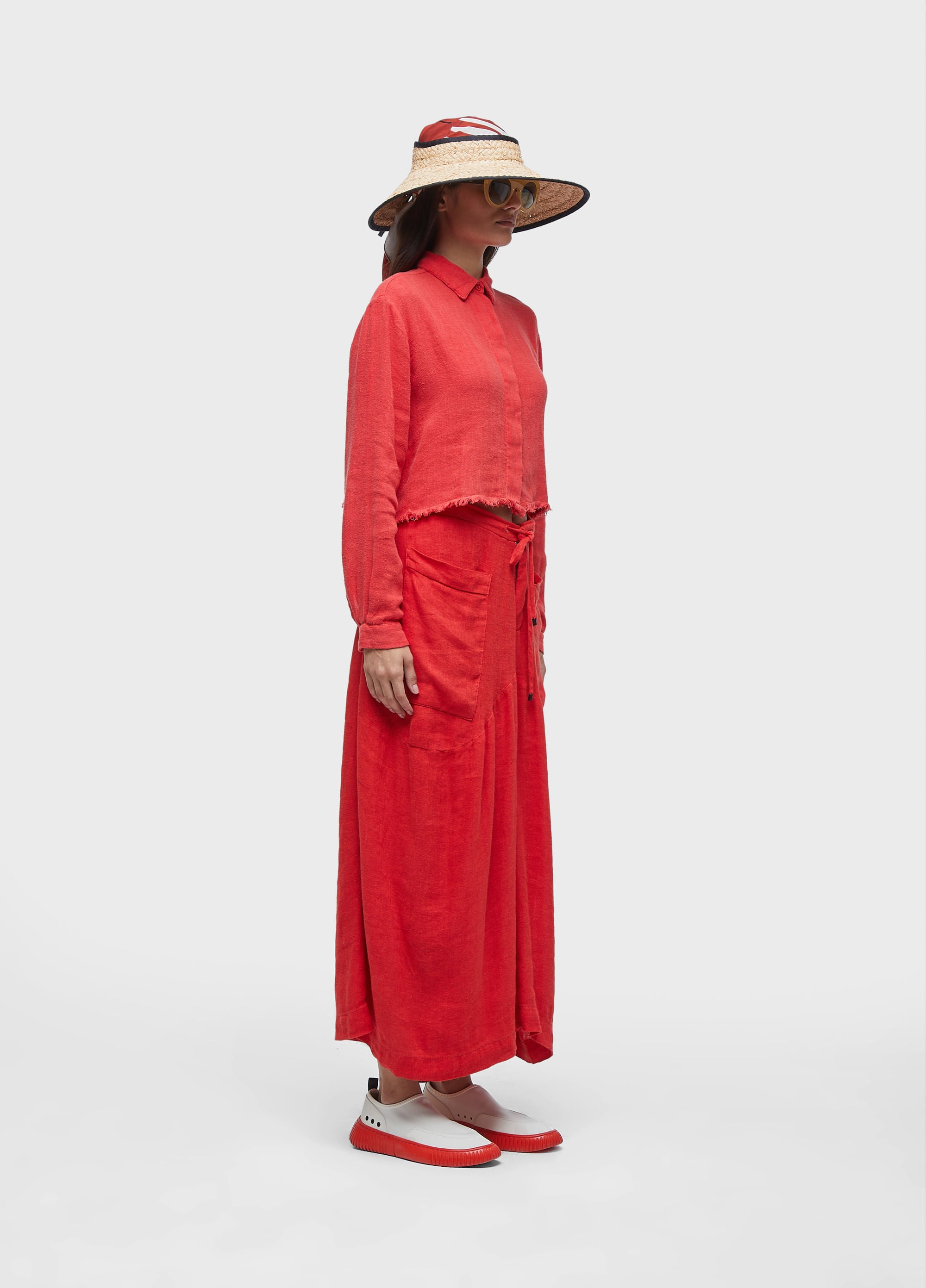 CAMISA CROPPED LINHO RECICLADO VERMELHO PITANGA