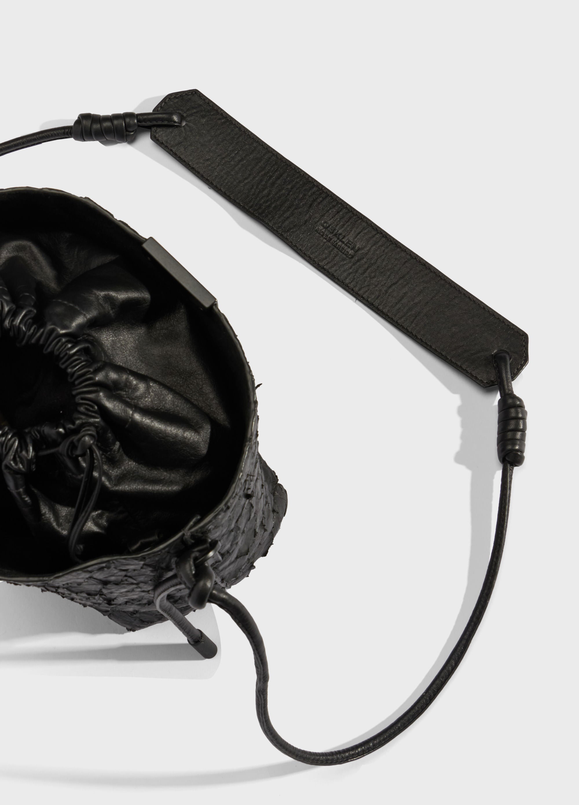 BOLSA PIRARUCU CURIMBO PRETO