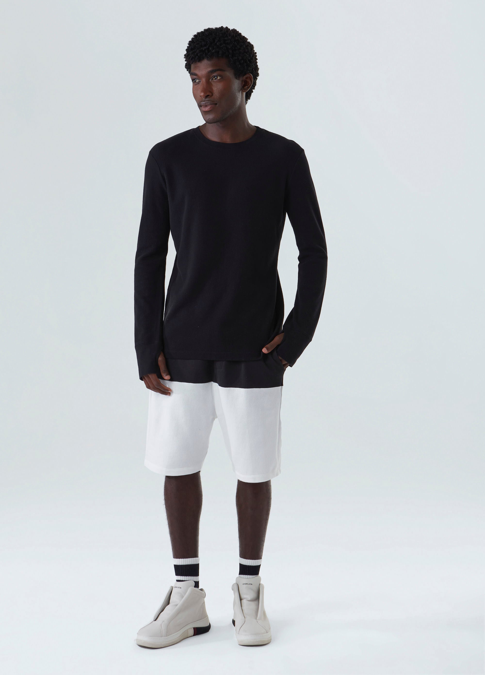 BERMUDA CASUAL MASC BICOLOR PRETO/OFF-WHITE