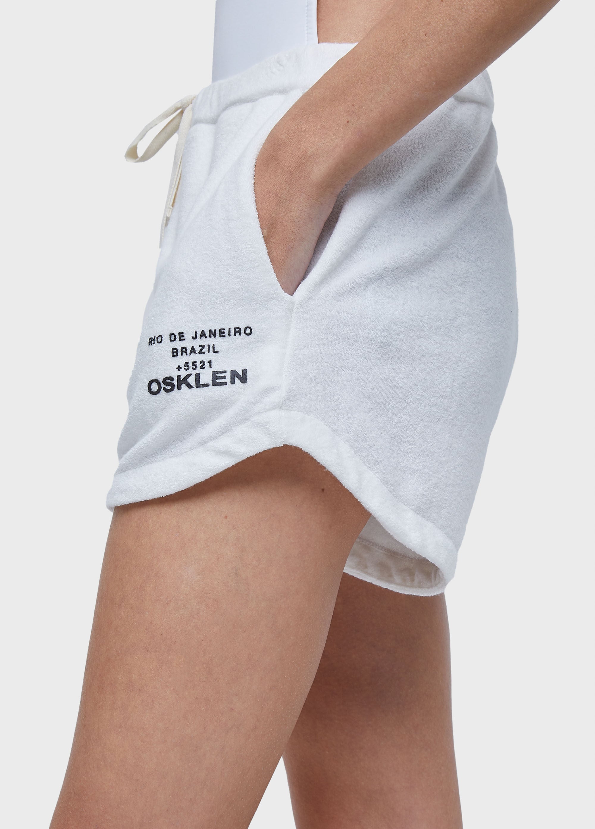 SHORT FEM ATOALHADO OFF-WHITE