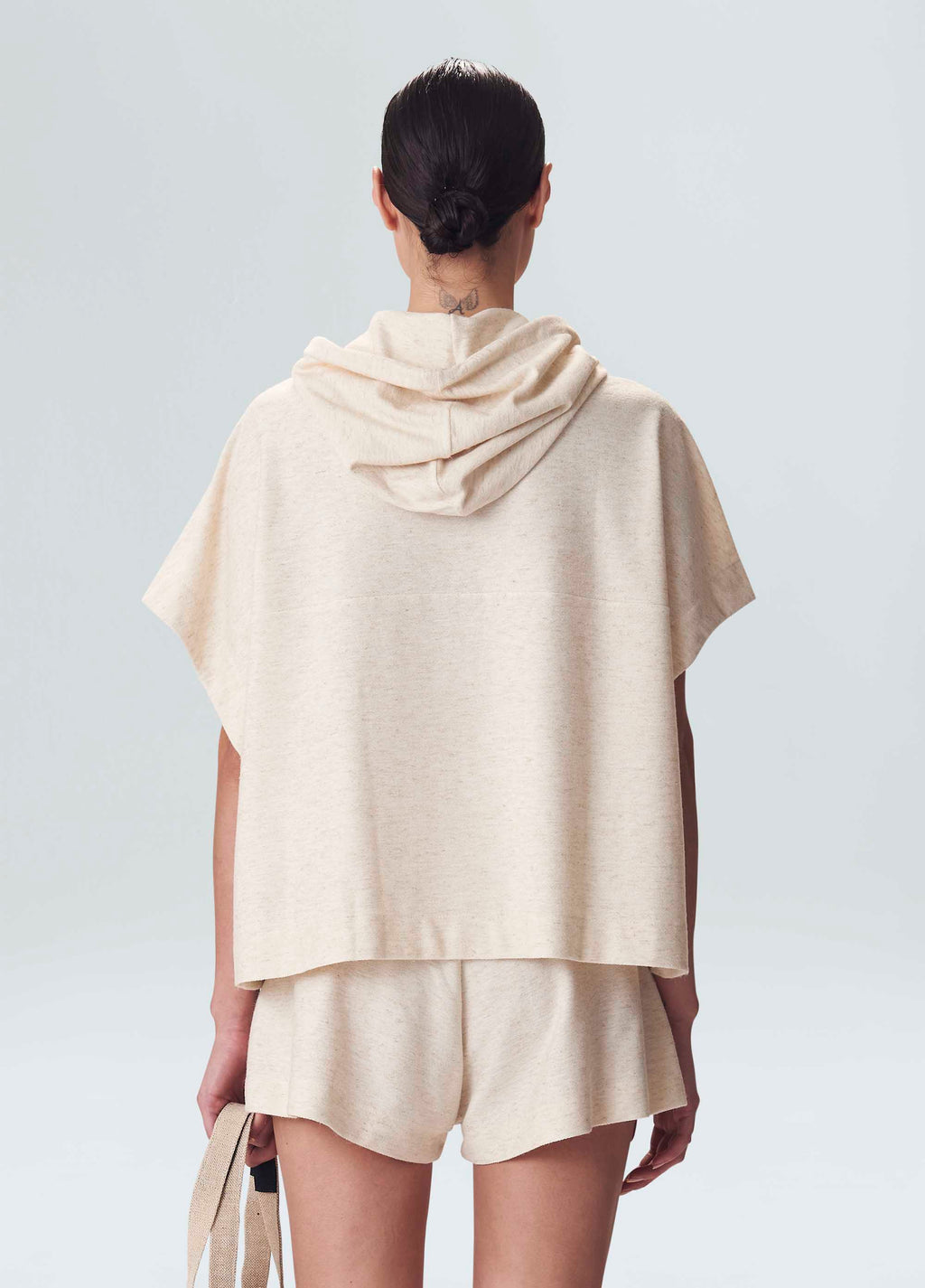 SLEEVELESS CAPUZ TEXTURE