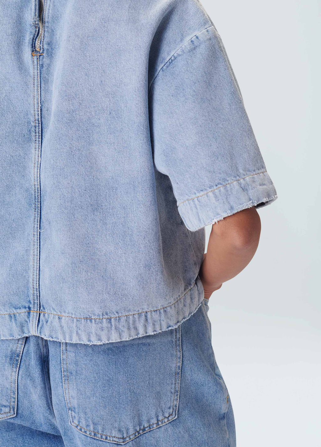 CALÇA OVERSIZED JEANS