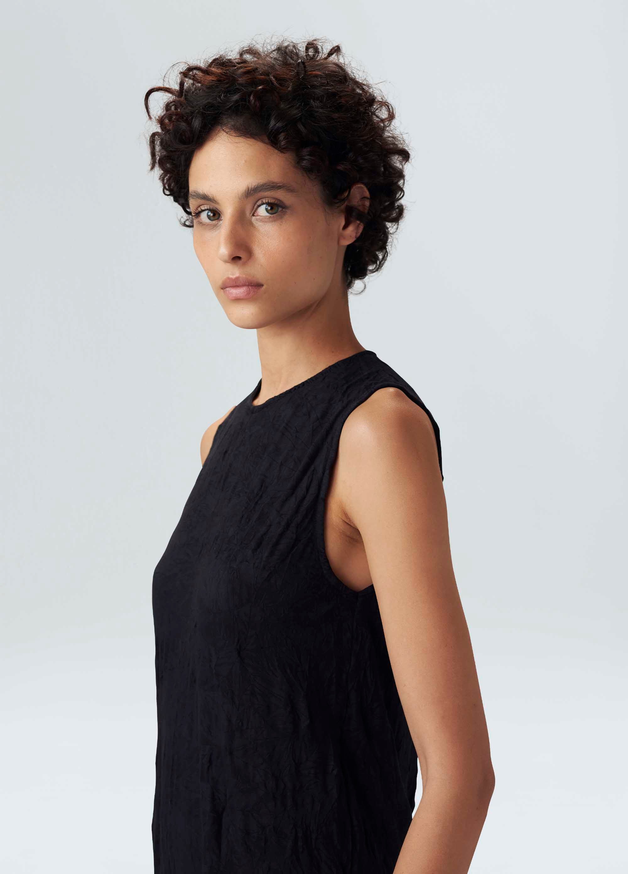 MACACÃO SLEEVELESS AMASSADO