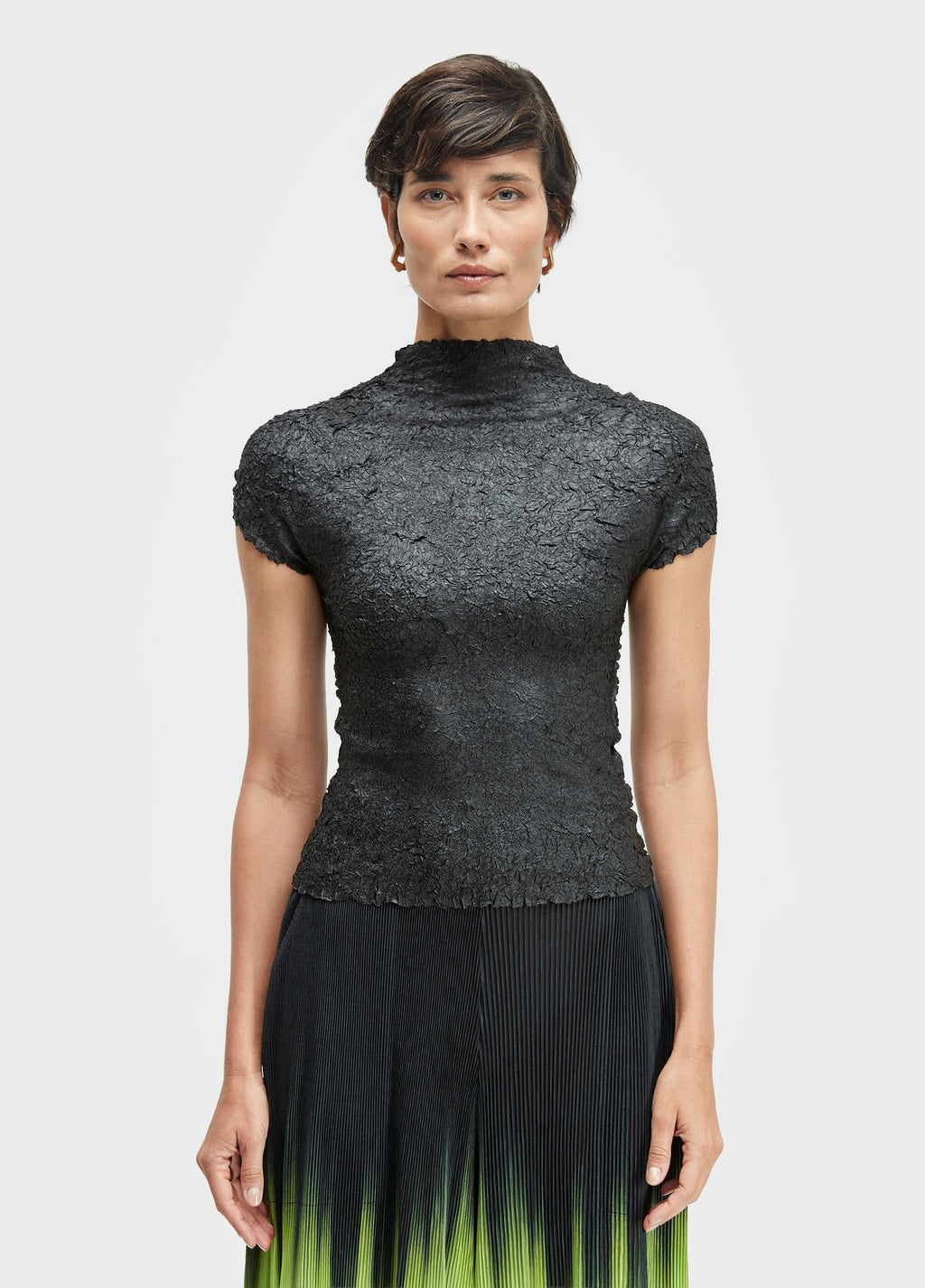 BLUSA MC GOLA PLISSADO CRUNCH PRETO