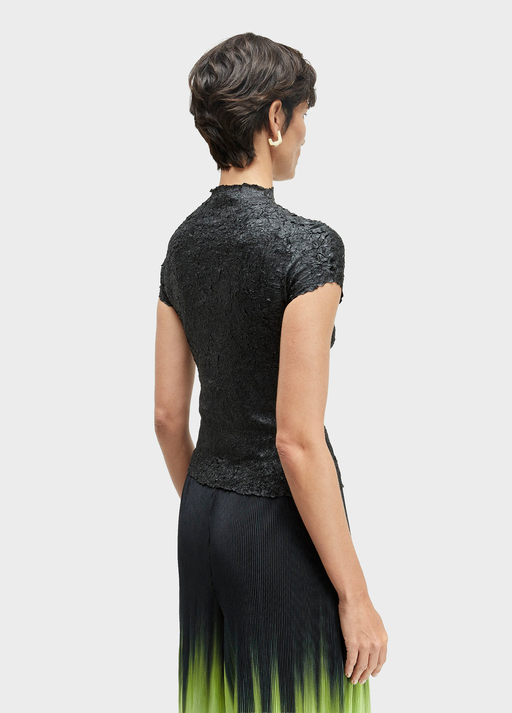BLUSA MC GOLA PLISSADO CRUNCH PRETO