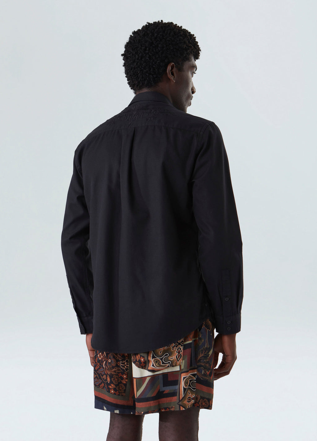 CAMISA BORDADO ARABESCO ML PRETO