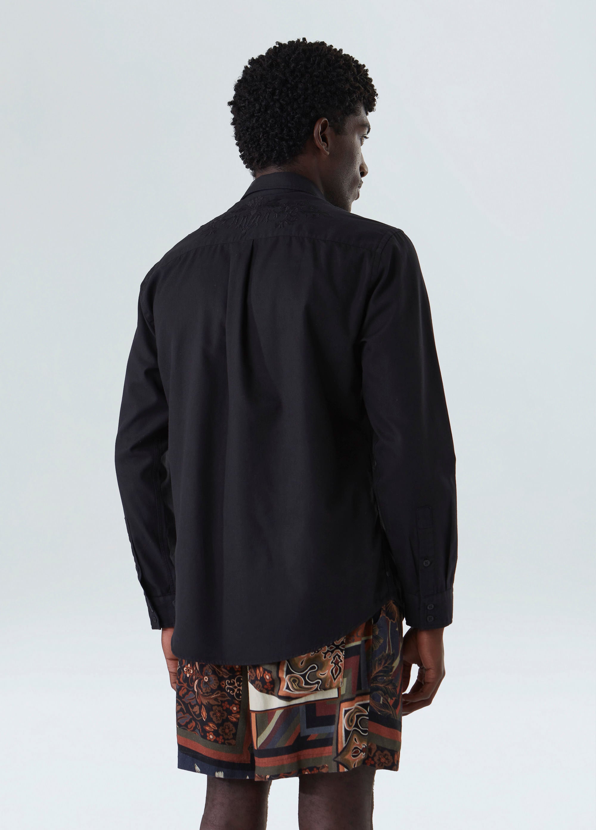 CAMISA BORDADO ARABESCO ML PRETO