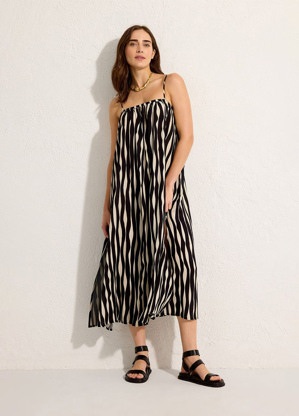 VESTIDO DECOTE RETO ONDAS