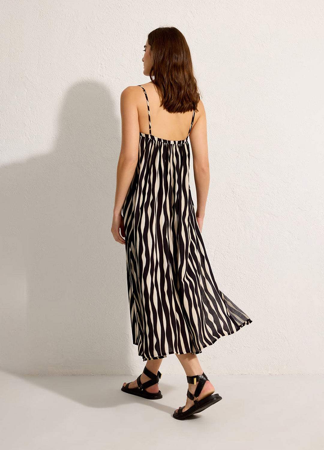 VESTIDO DECOTE RETO ONDAS