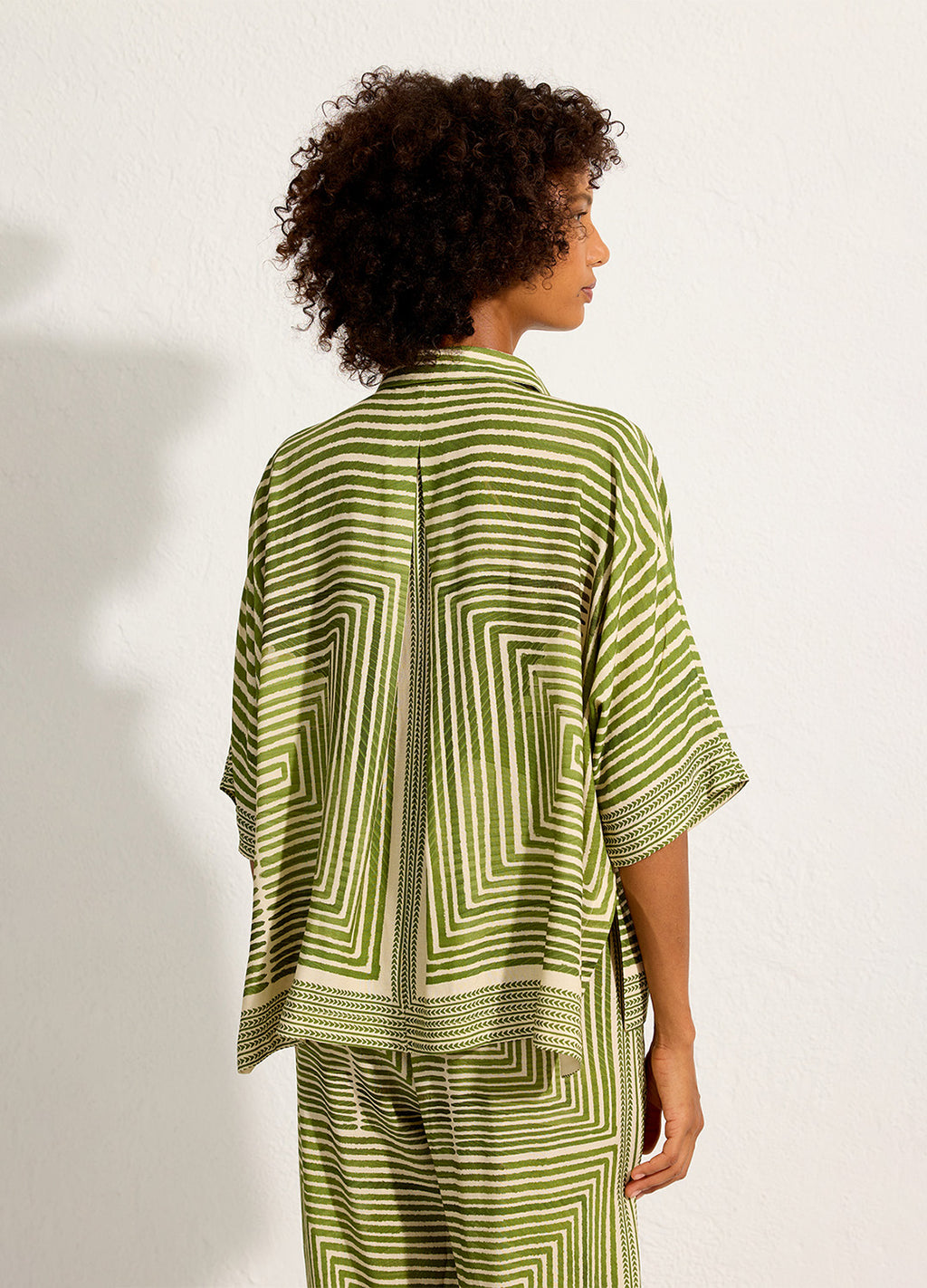 CAMISA AMPLA MANGA CURTA INFINITO