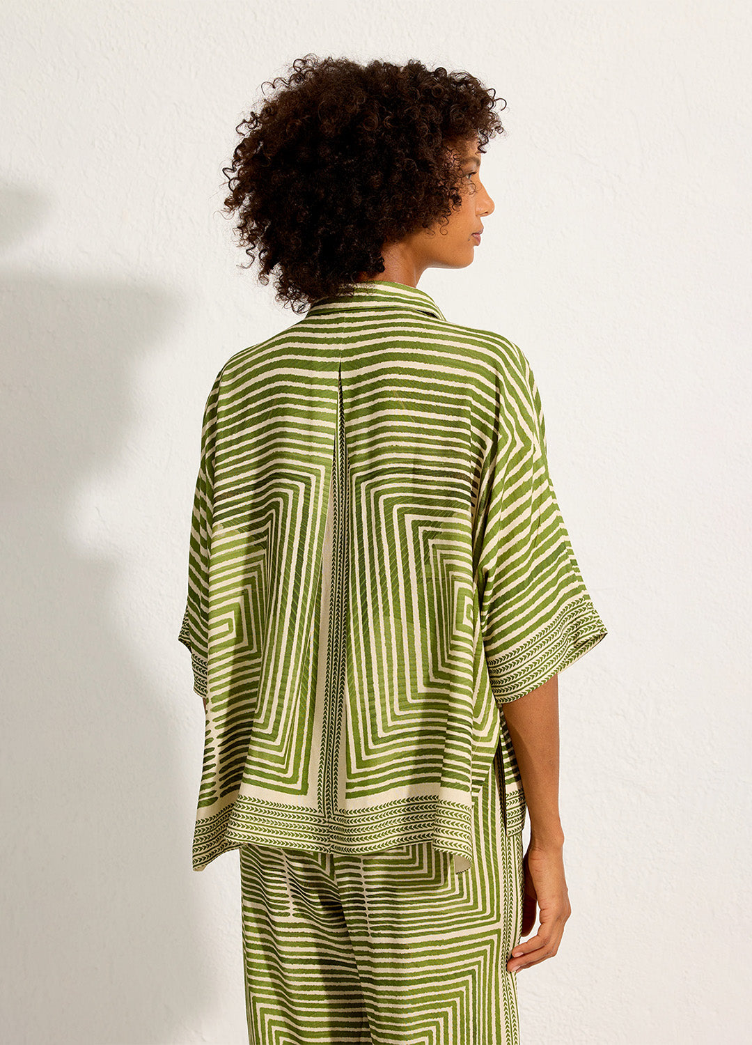 CAMISA AMPLA MANGA CURTA INFINITO