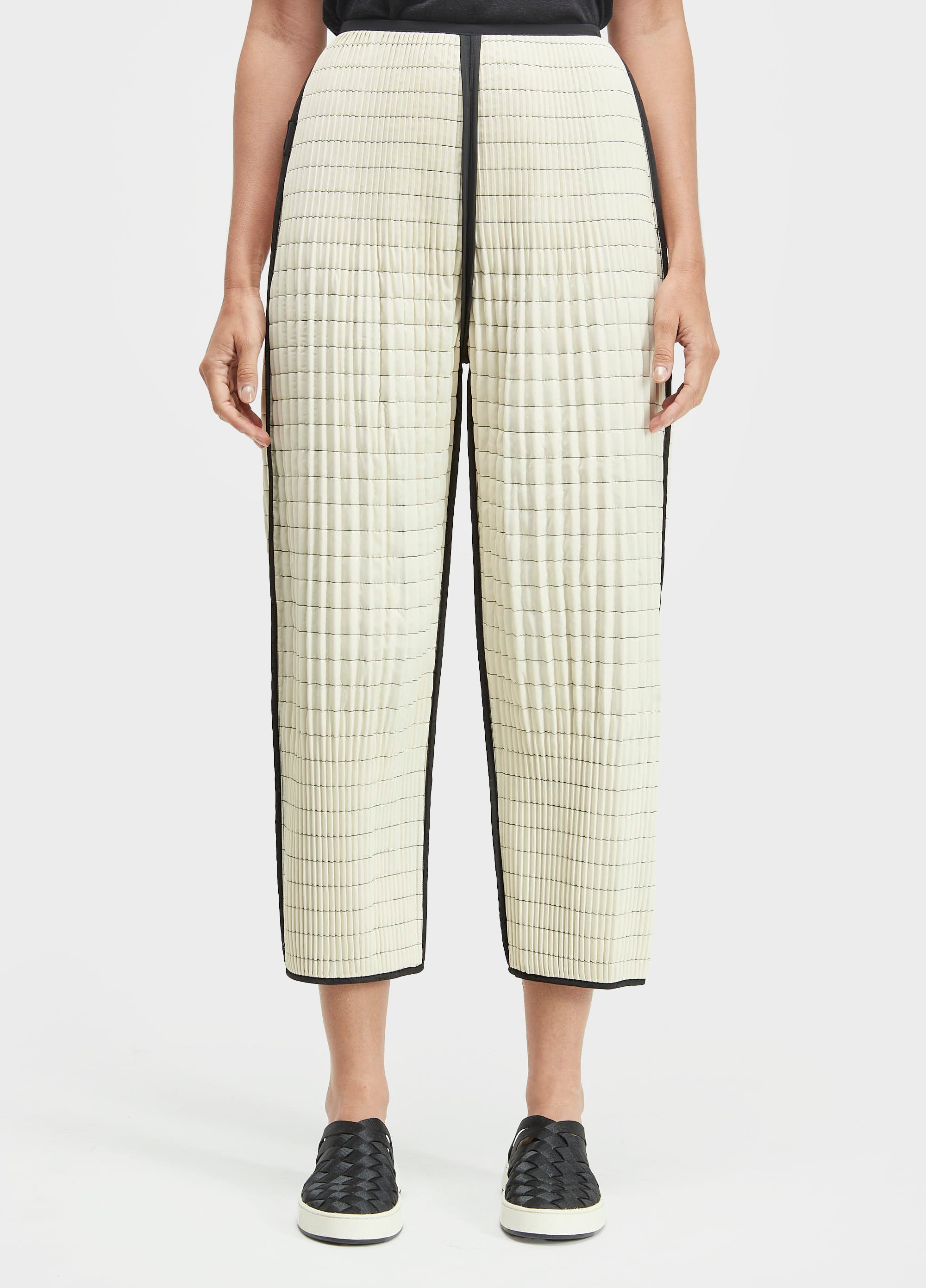 CALCA OVER PLISSE MATELASSE DOUBLE OFF-WHITE/PRETO