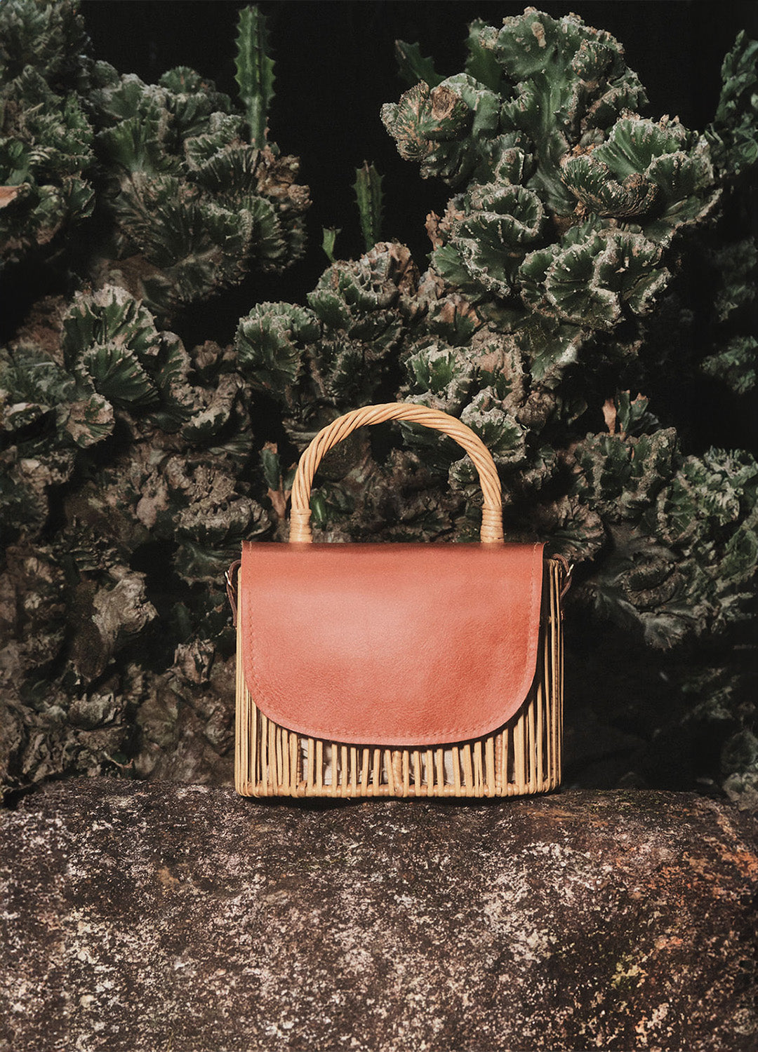 BOLSA ALÇA VIME TRANCADO