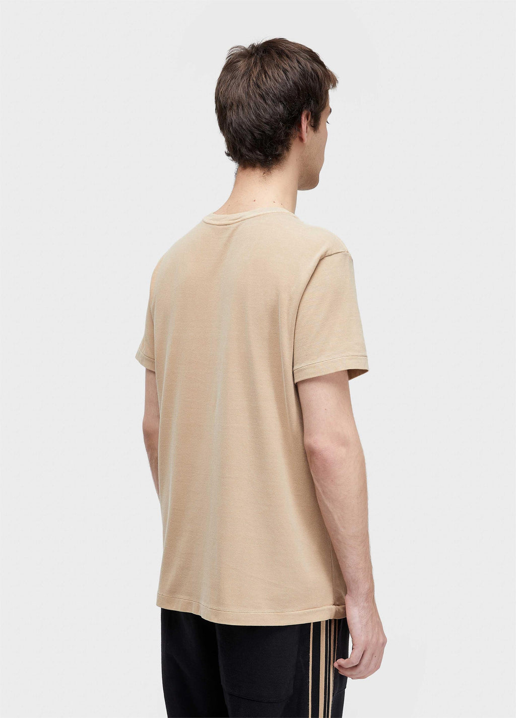 T-SHIRT BOLSO BRASÃO MC