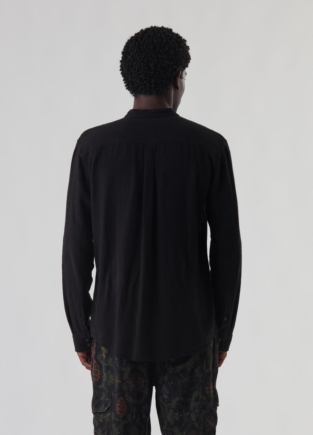 CAMISA ML COLARLESS BORDADO PRETO