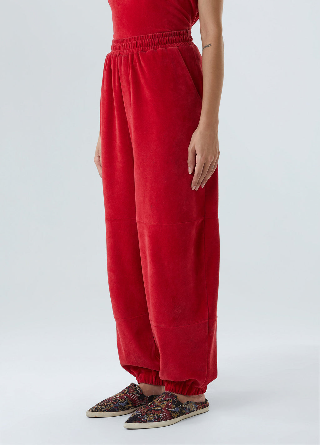 CALCA JOGGING PLUSH CARMIM