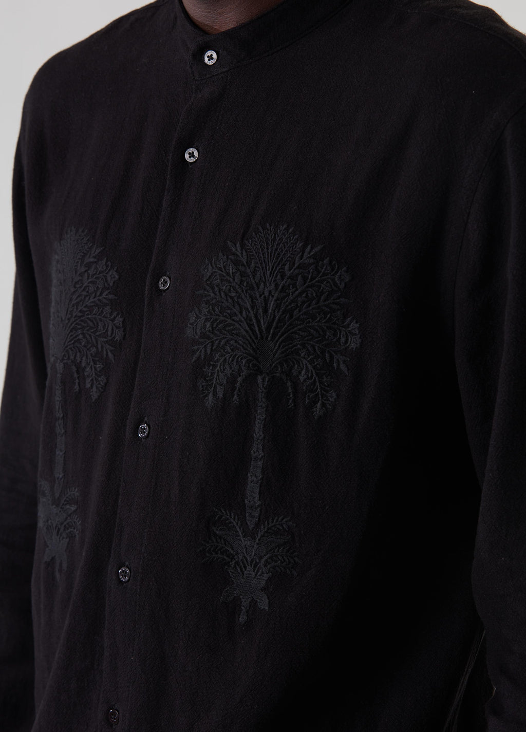 CAMISA ML COLARLESS BORDADO PRETO