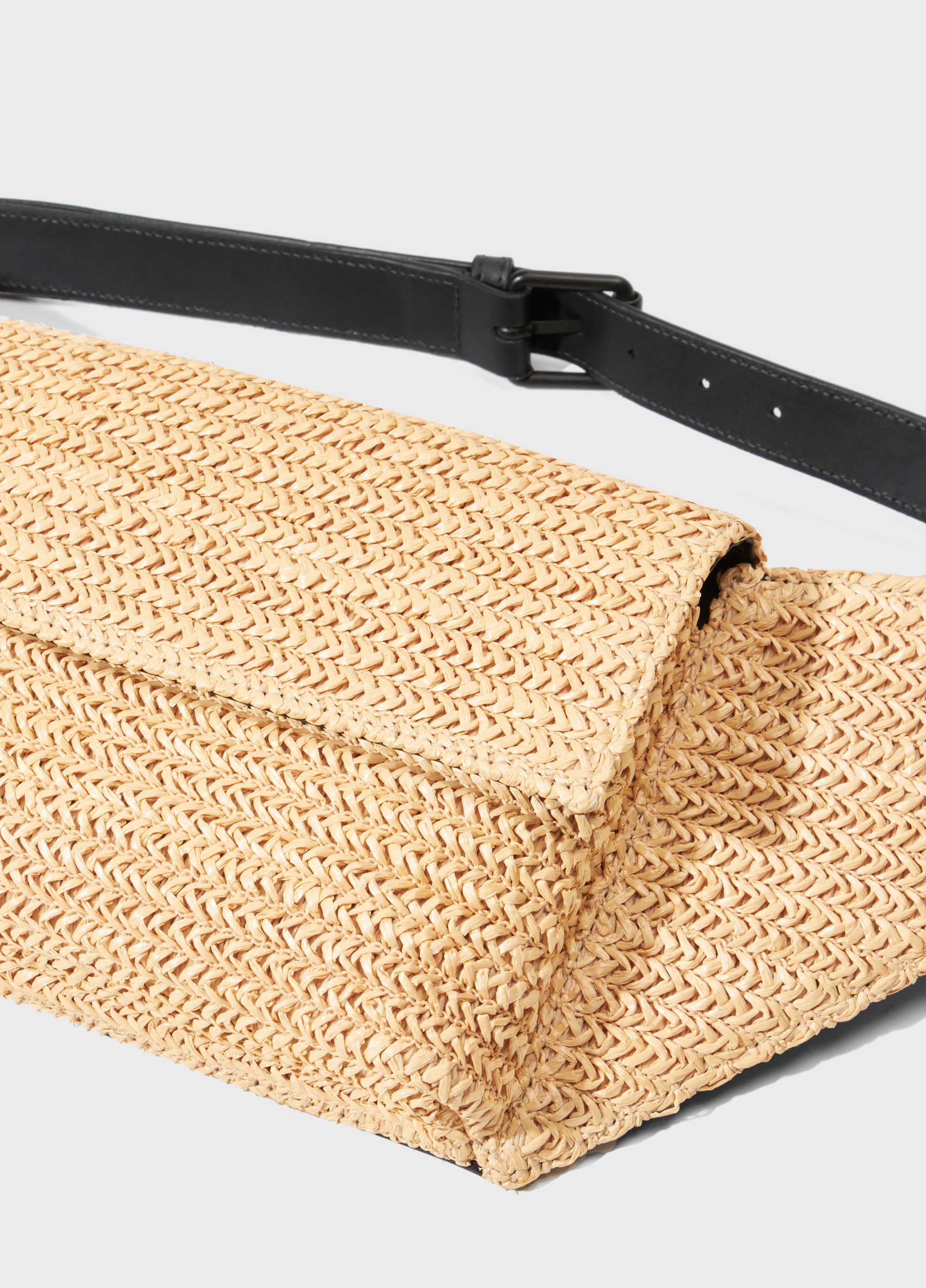 BOLSA POCHETE RÁFIA