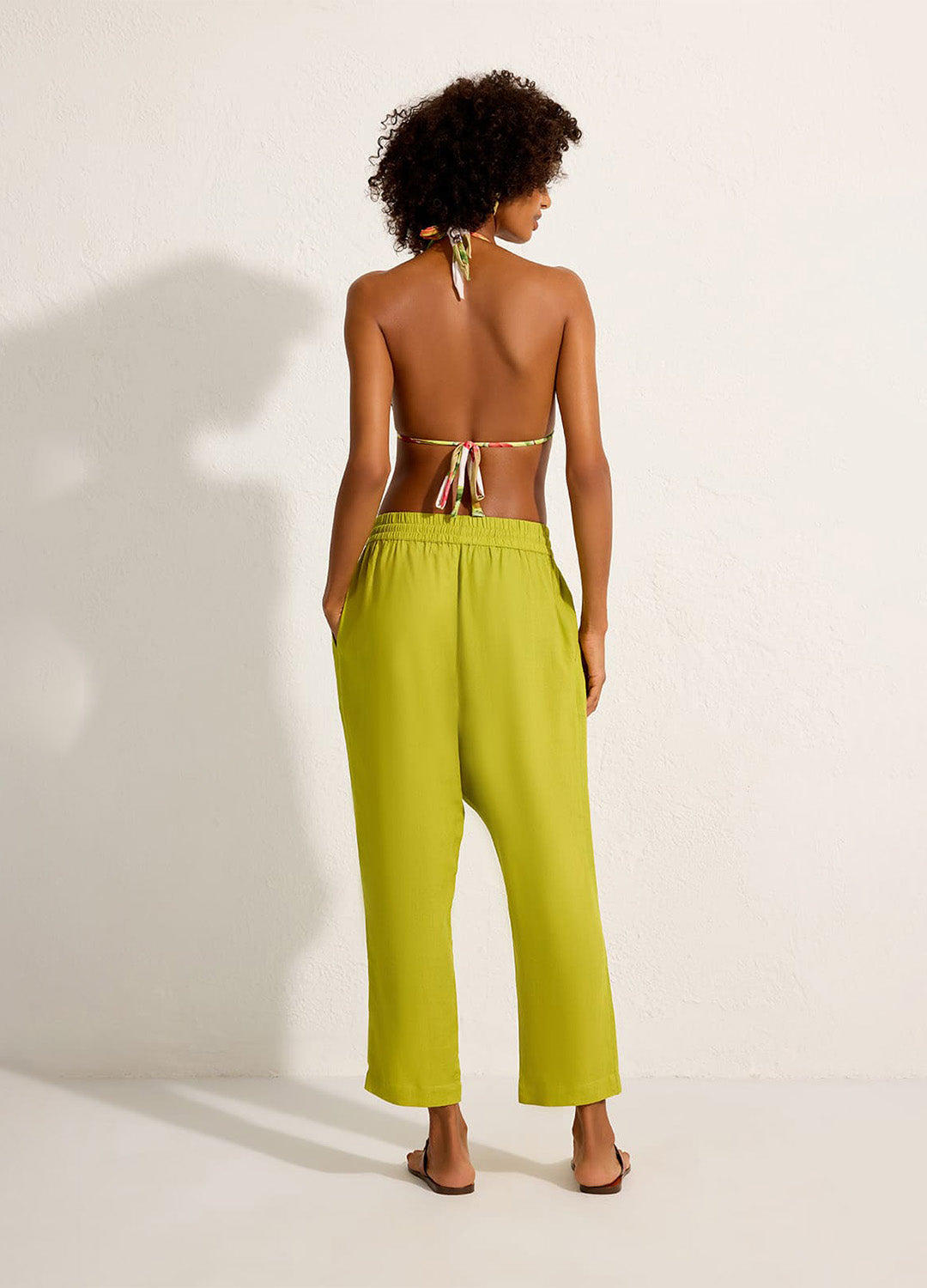 CALÇA CÓS ELÁSTICO PREGAS VERDE HORTO